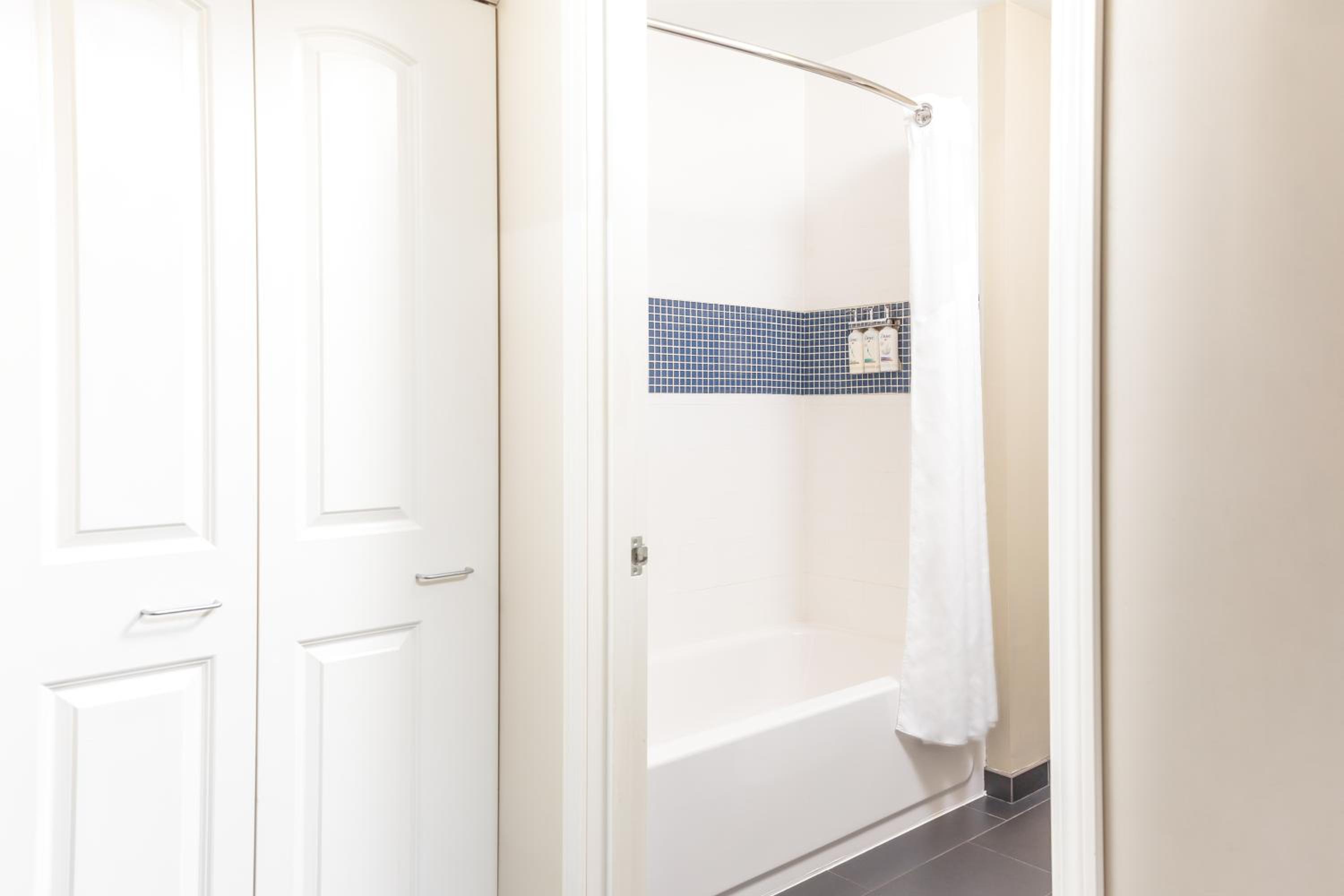 Two-Bedroom Suite photo 3