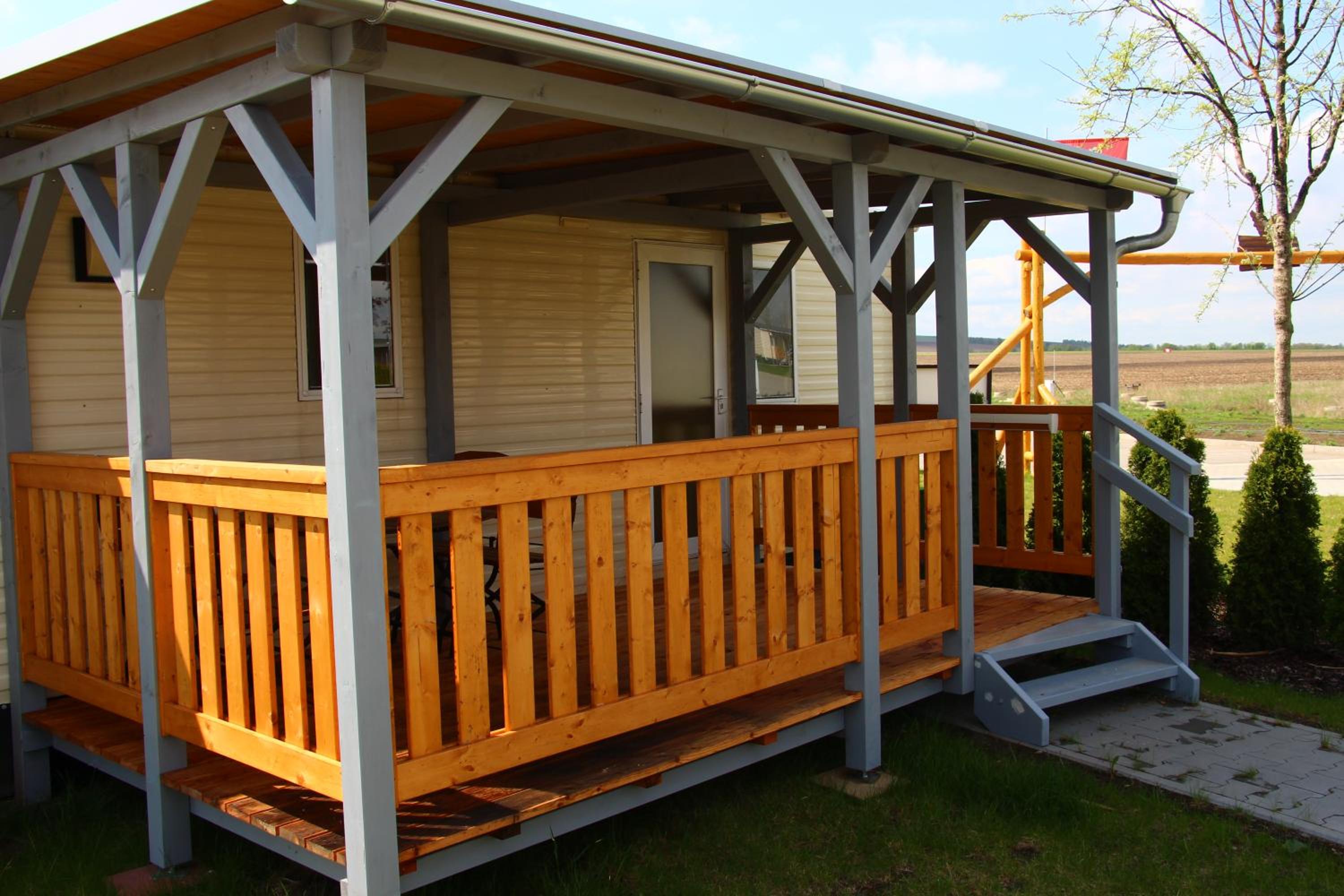 Mobile Home - Photo 2