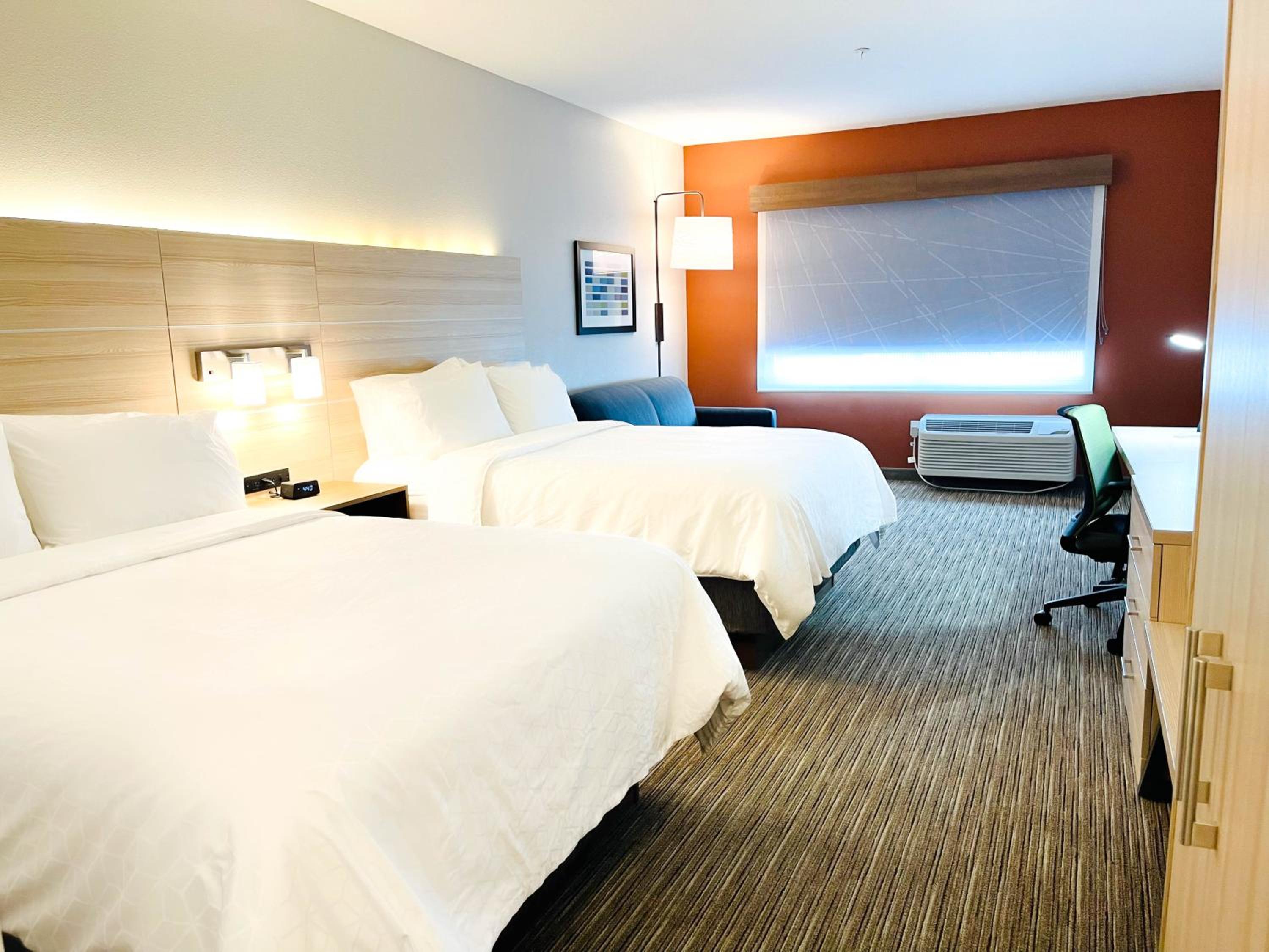 Standard Room with Two Queen Beds - Photo 1
