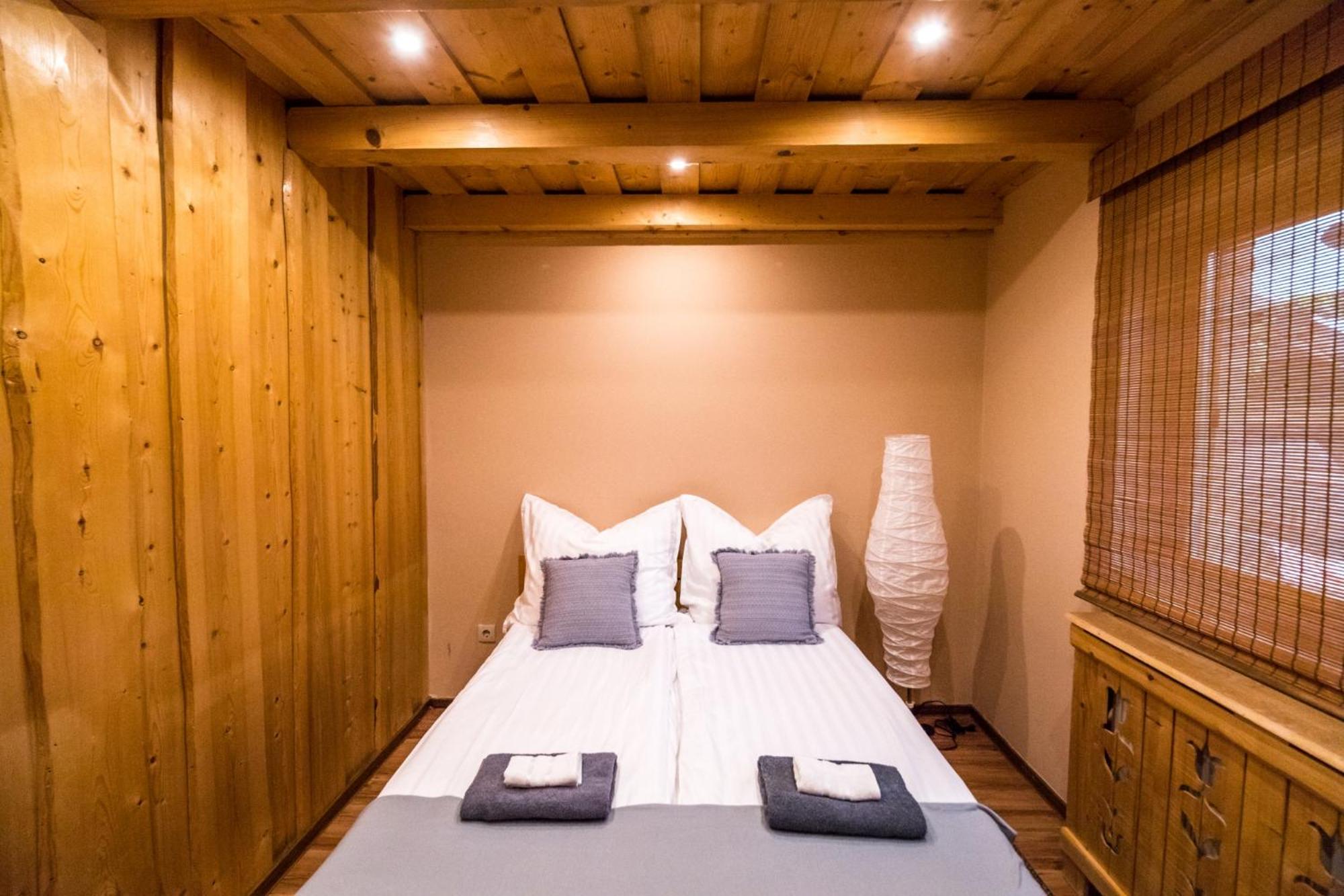 Three-Bedroom Apartment - Photo 3