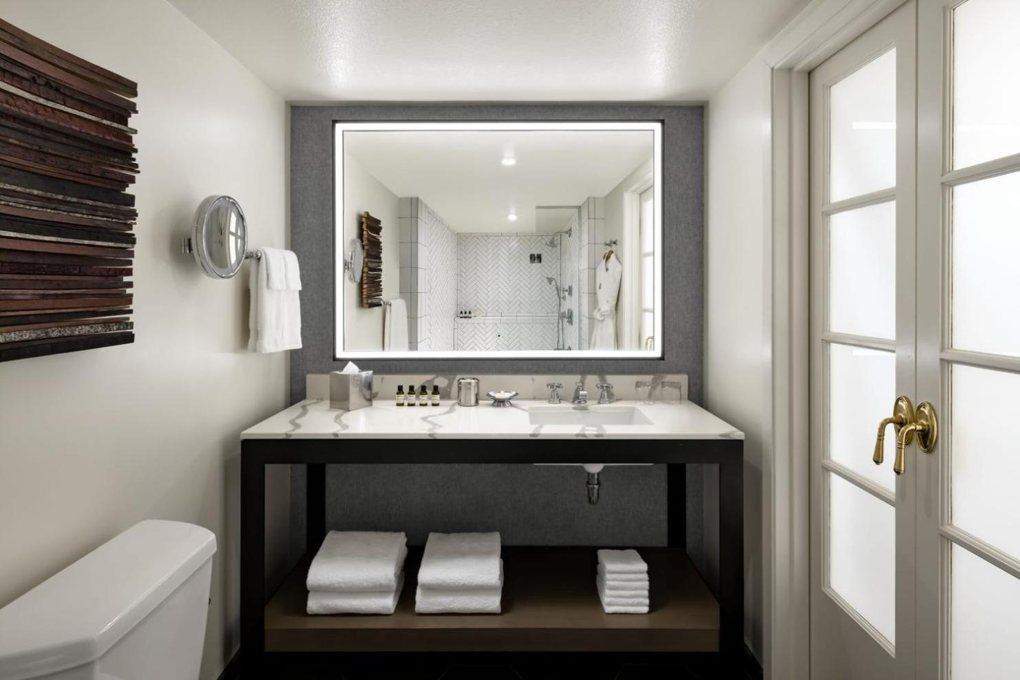 Deluxe Queen Room with Two Queen Beds and Garden View - Photo 4