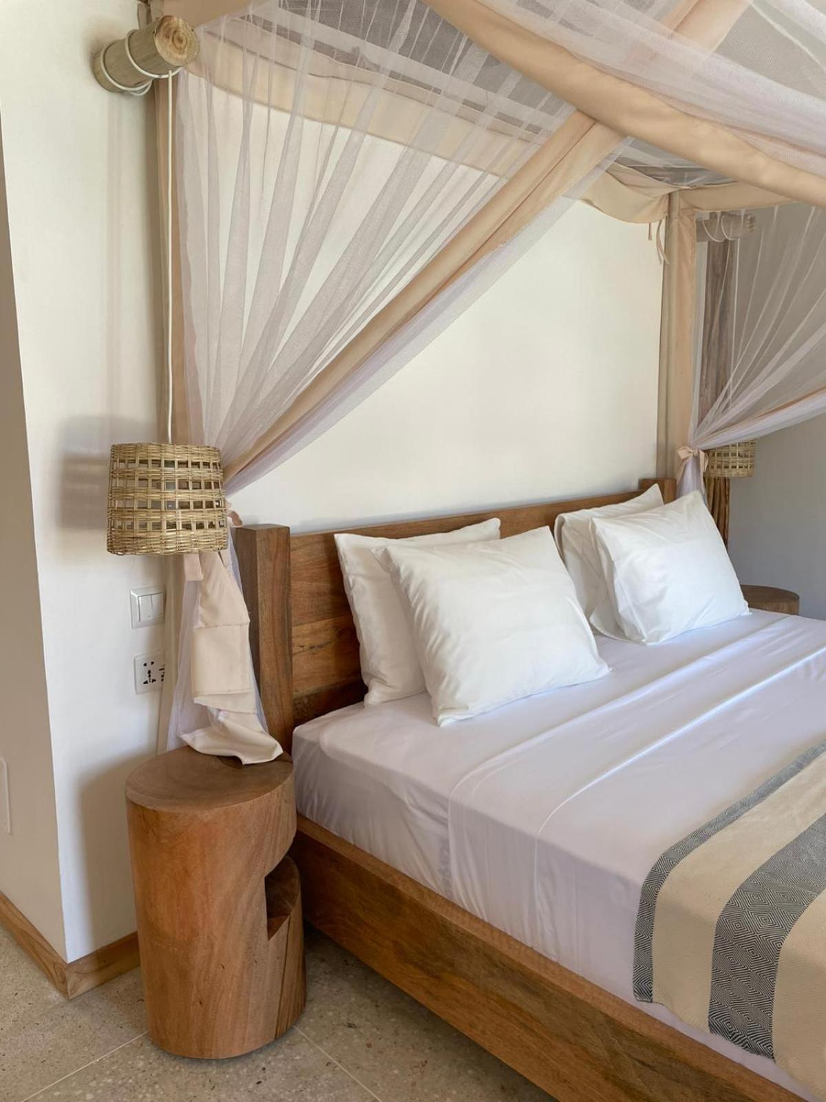 Deluxe King Room - Photo 26