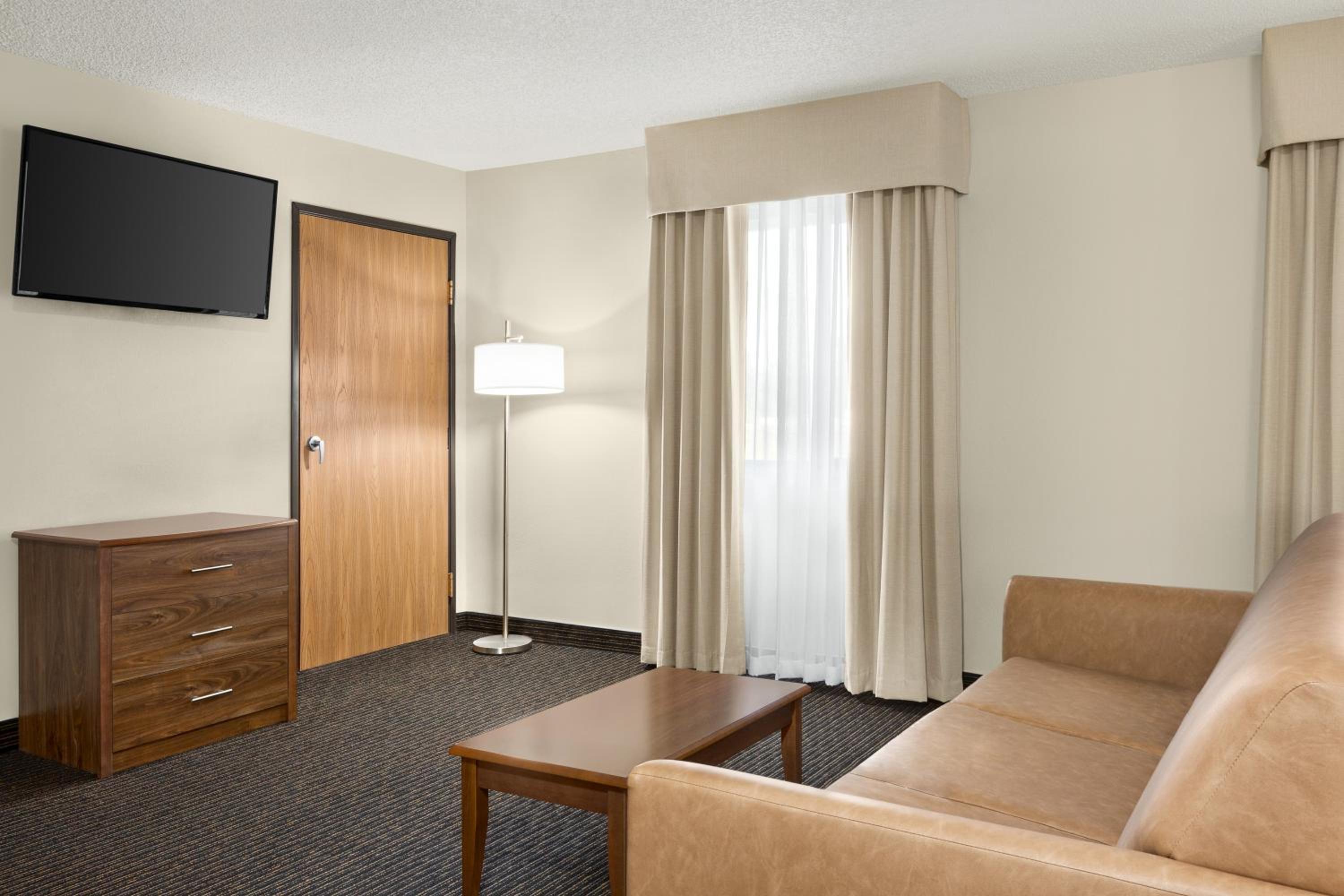 King Suite - Non-Smoking - Photo 1