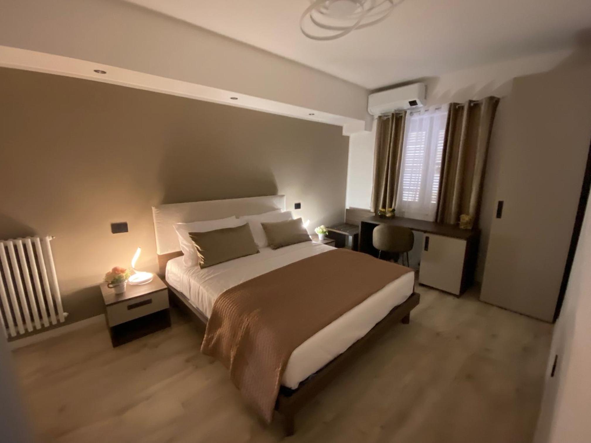 Deluxe Double Room with Shower