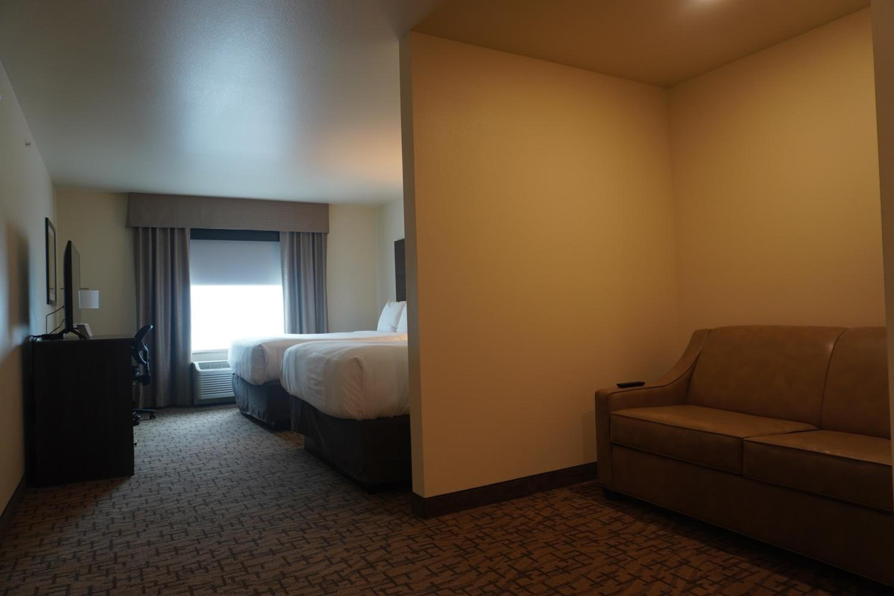 Queen Room with Two Queen Beds and Sofabed - Accessible/Non Smoking - Photo 2