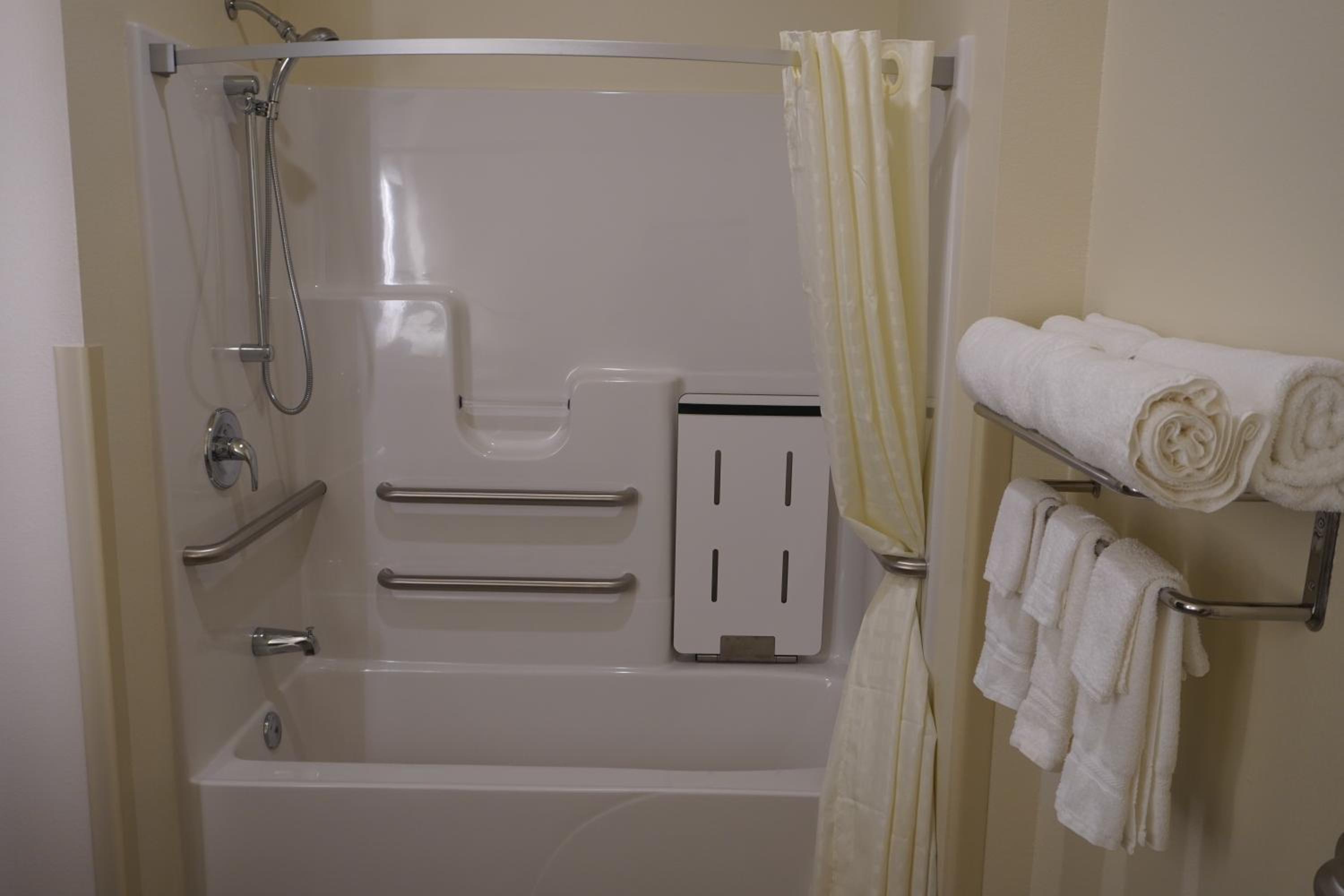 King Room - Accessible/Non Smoking - Photo 3