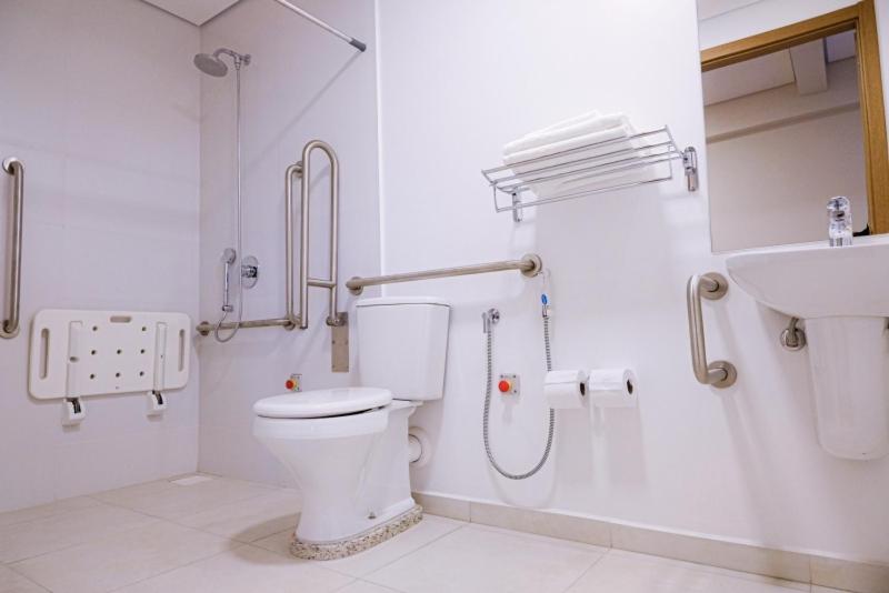 Queen Room - Disability Access photo 2