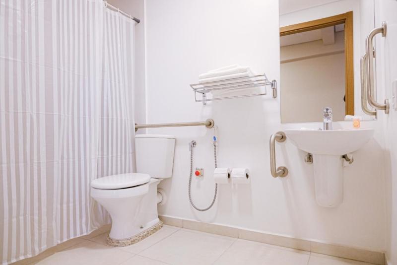 Queen Room - Disability Access photo 3