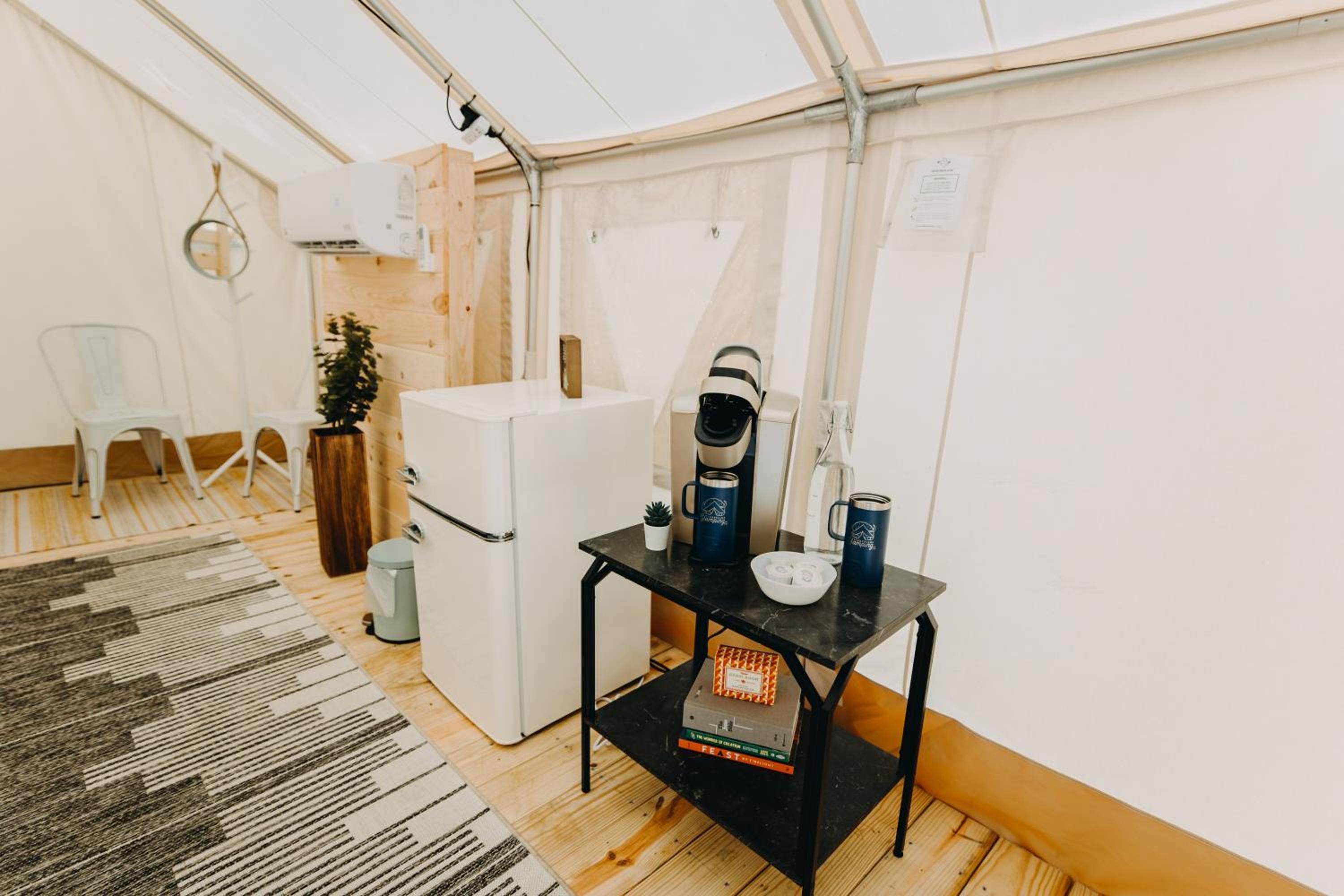 Tent 11 photo 3