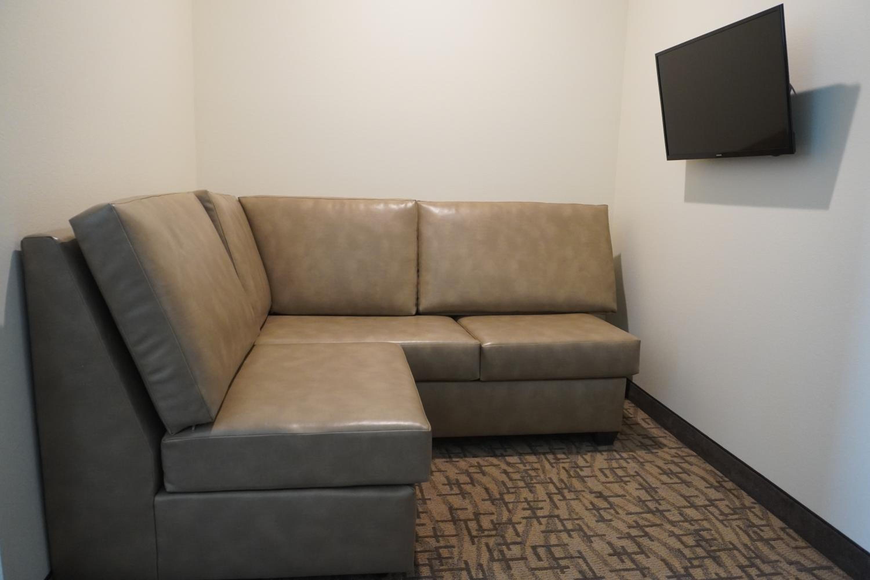 Queen Room with Two Queen Beds and Sofabed - Accessible/Non Smoking - Photo 1