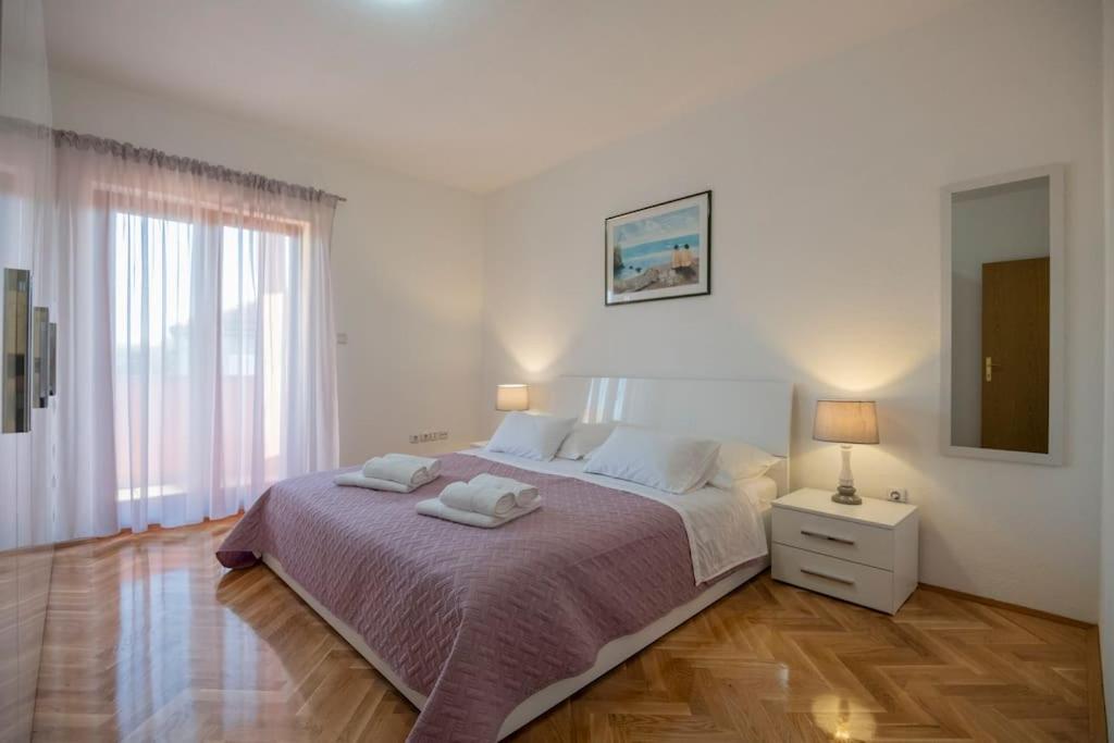 Villa photo 1