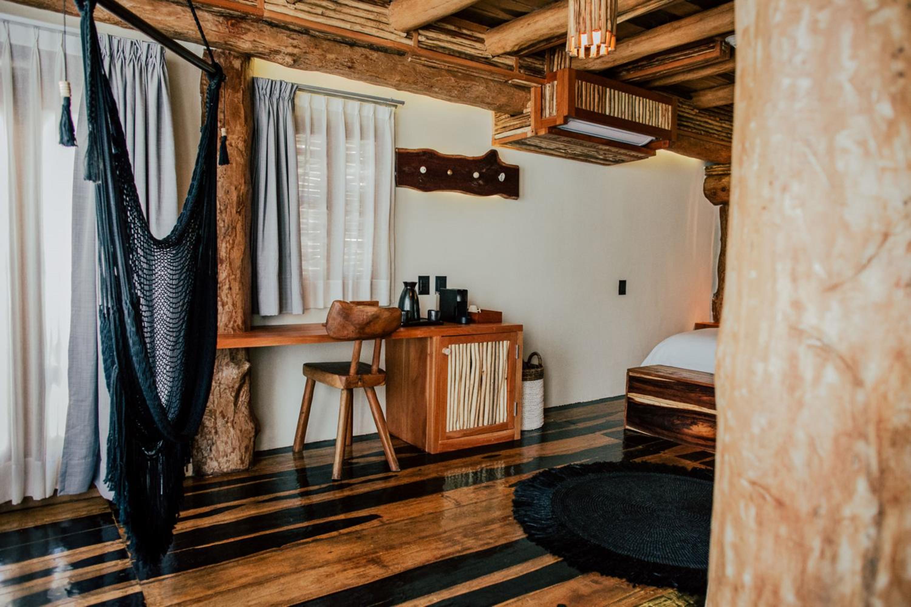 Deluxe King Suite - Photo 8