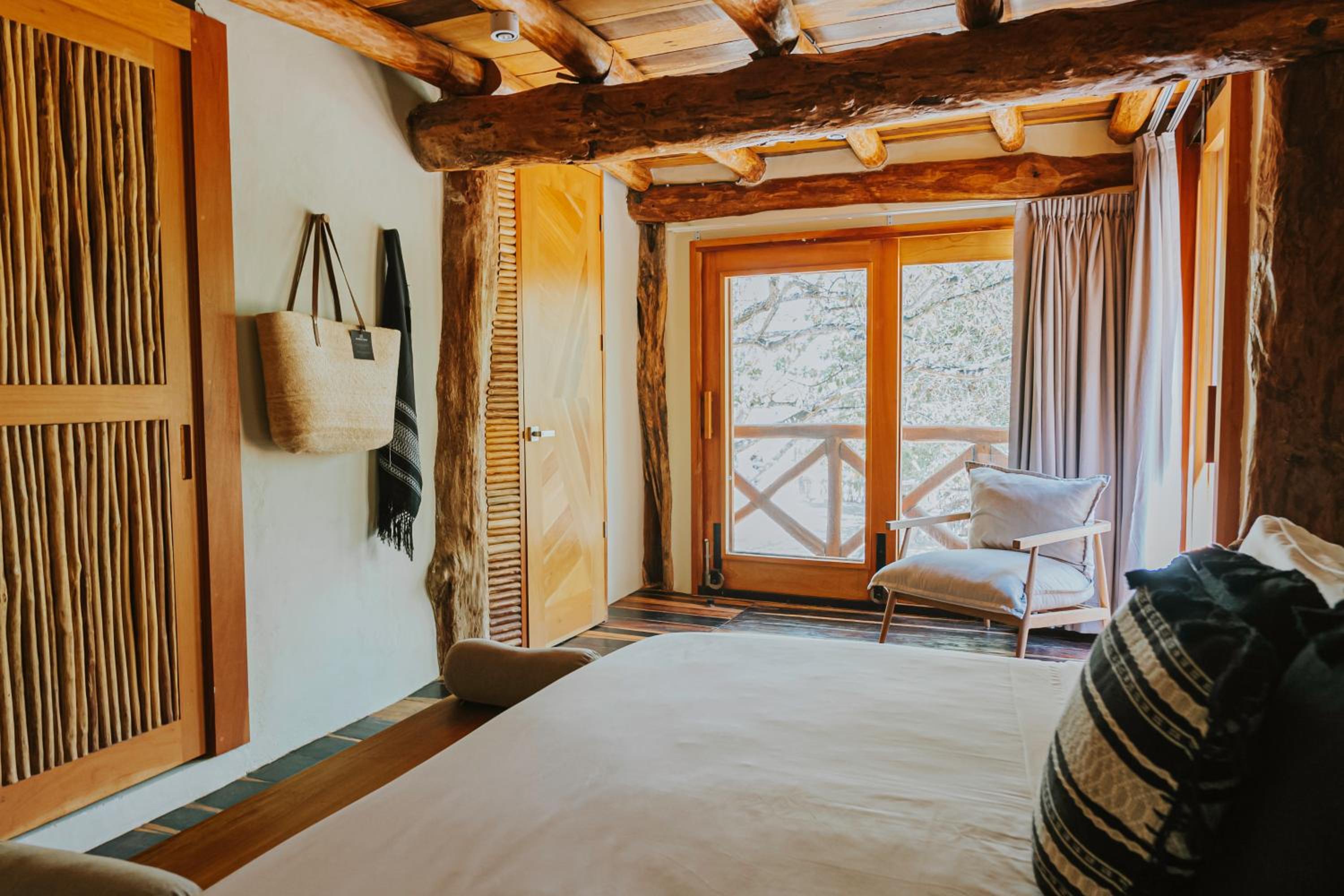 Deluxe Junior Suite - Photo 11