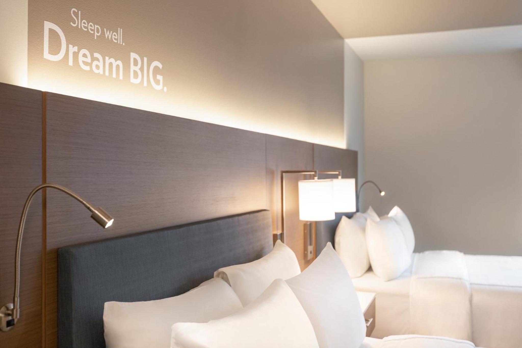 Standard Room with Two Queen Beds - Photo 6