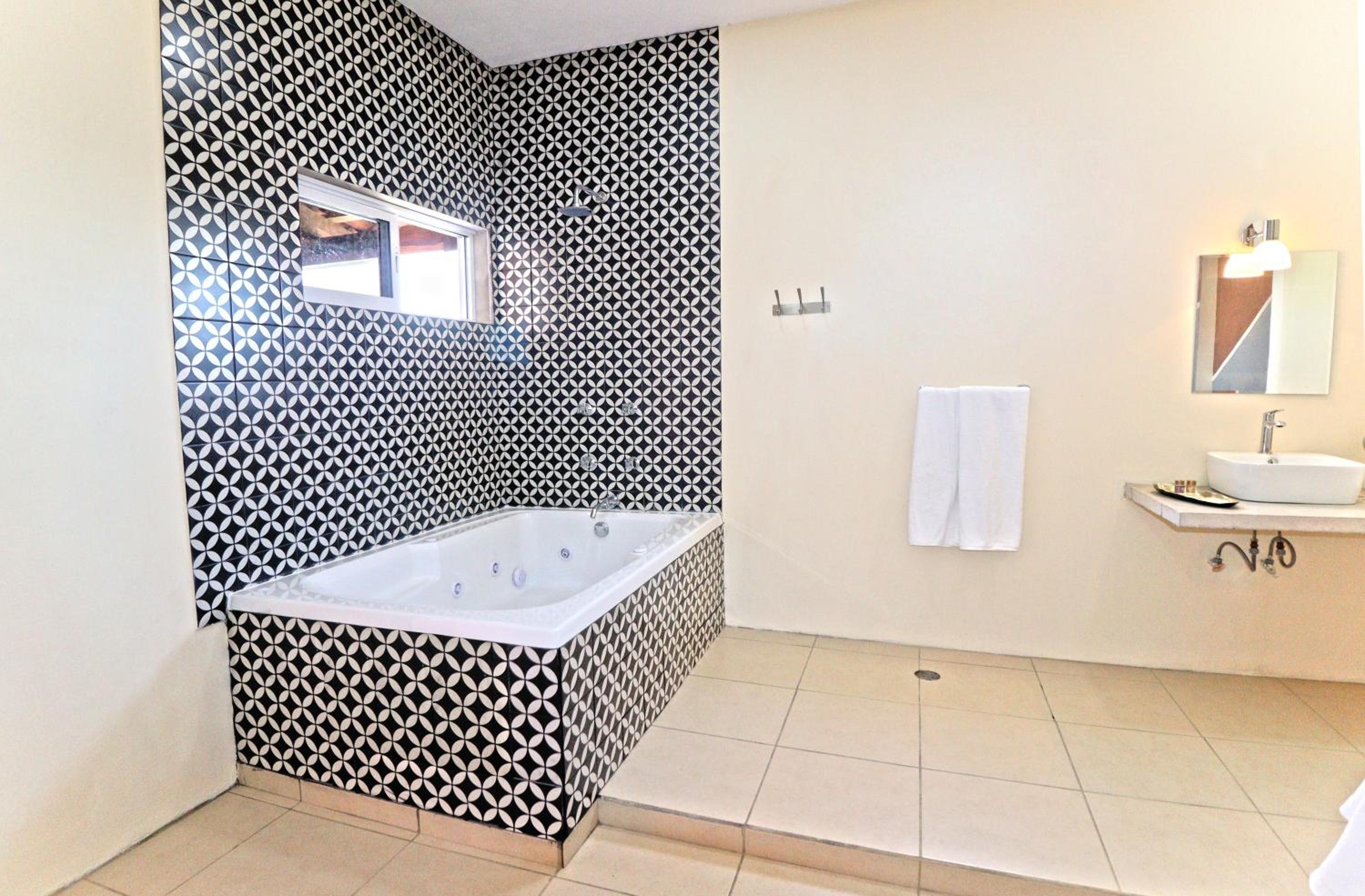 Standard Double Suite - Photo 5