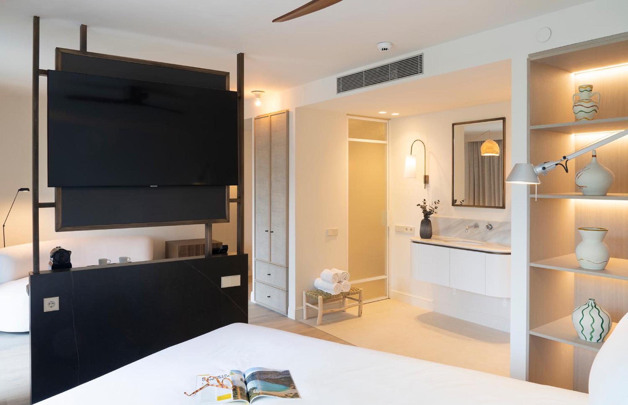 Deluxe Double Room with Terrace - Photo 13