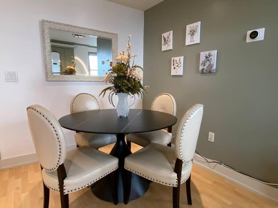 One-Bedroom Apartment - Photo 3