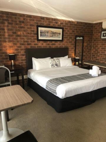 Deluxe King Room - Photo 2