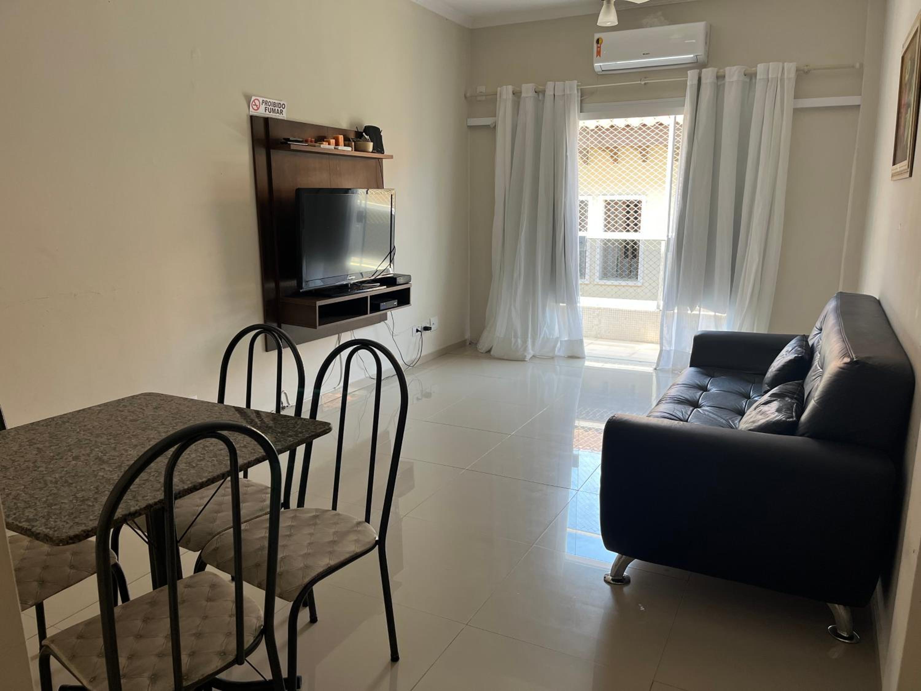 One-Bedroom Apartment - Photo 2