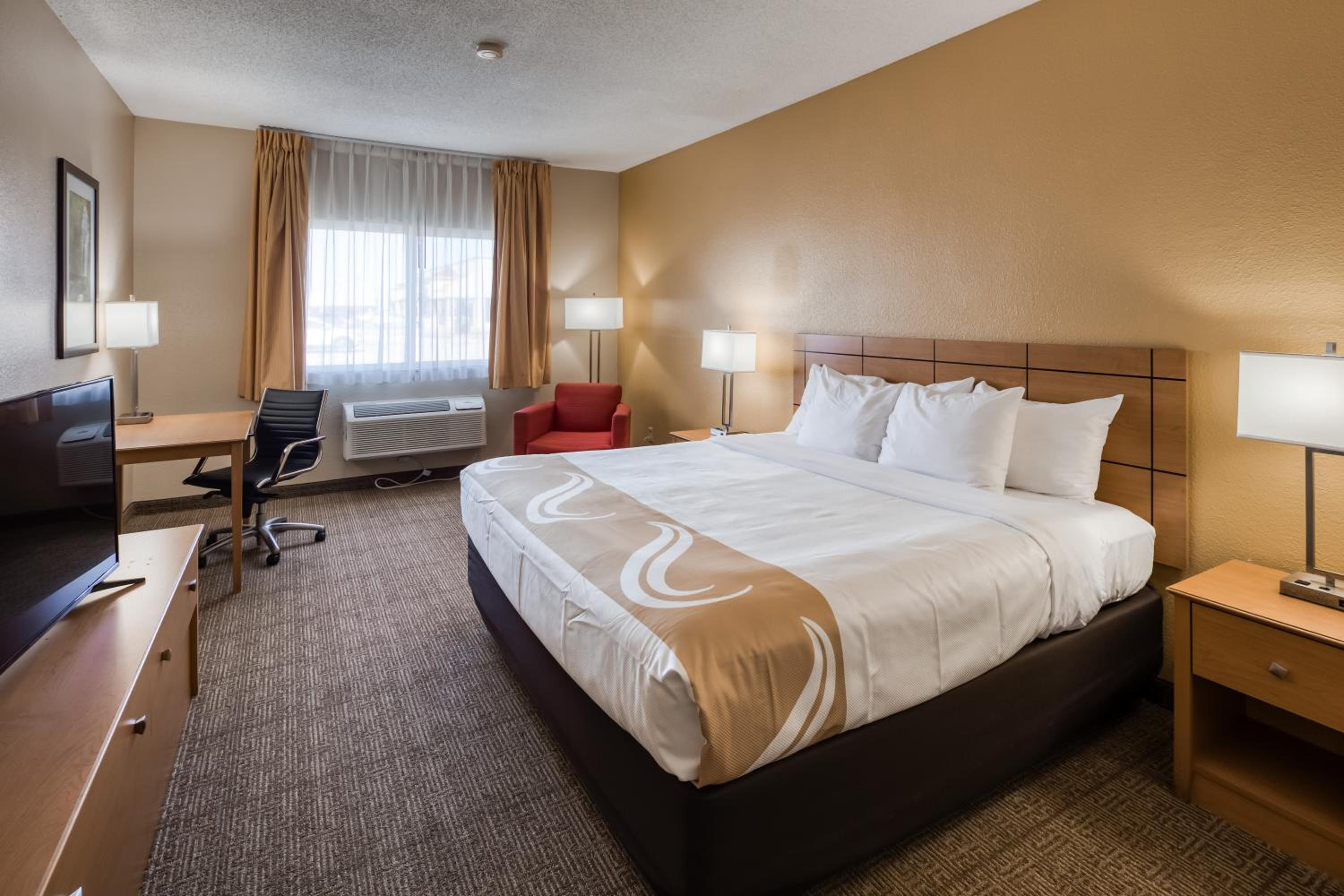 King Room - Non-Smoking - Photo 7