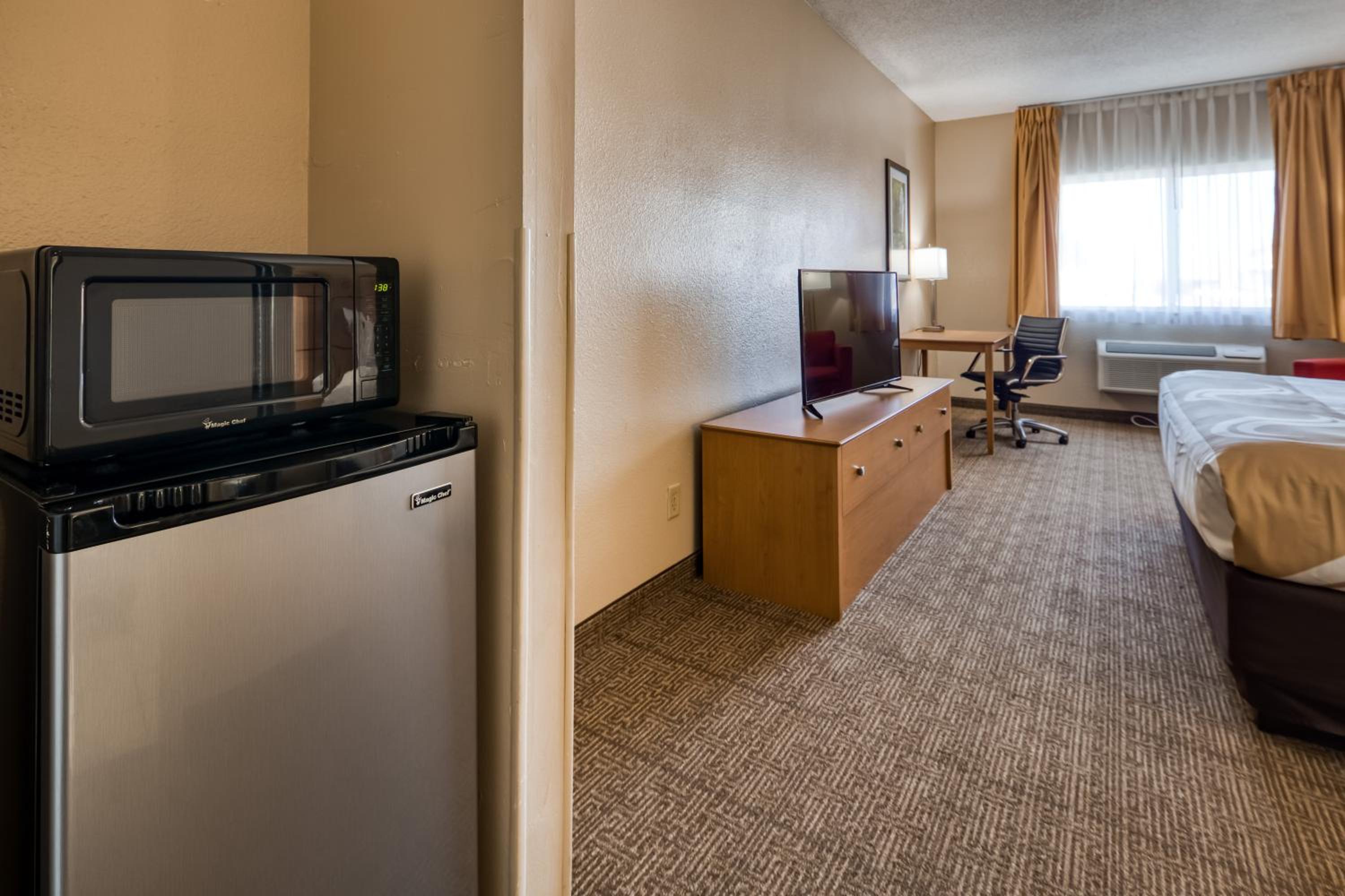King Room - Non-Smoking - Photo 2