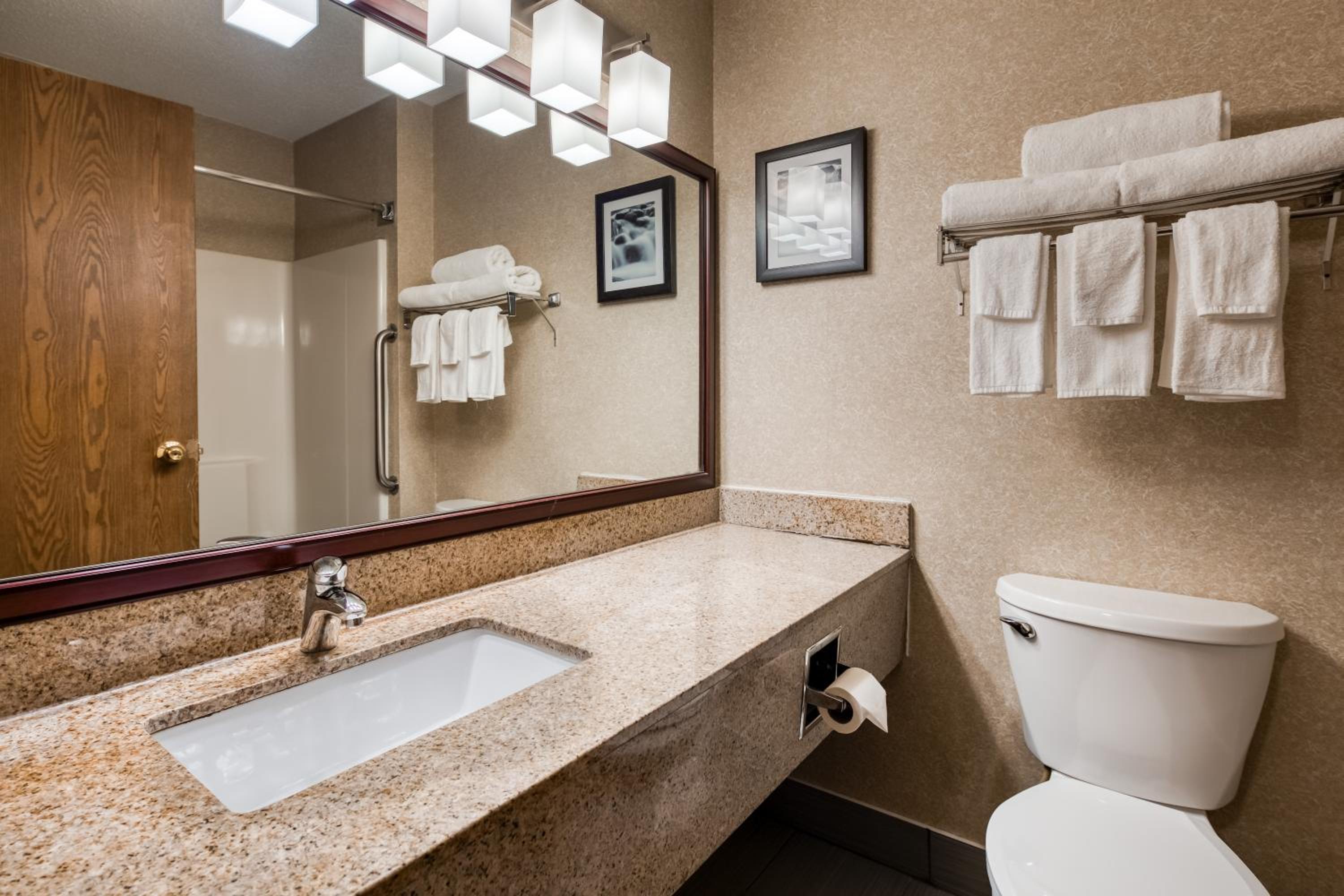 King Suite - Non-Smoking - Photo 6