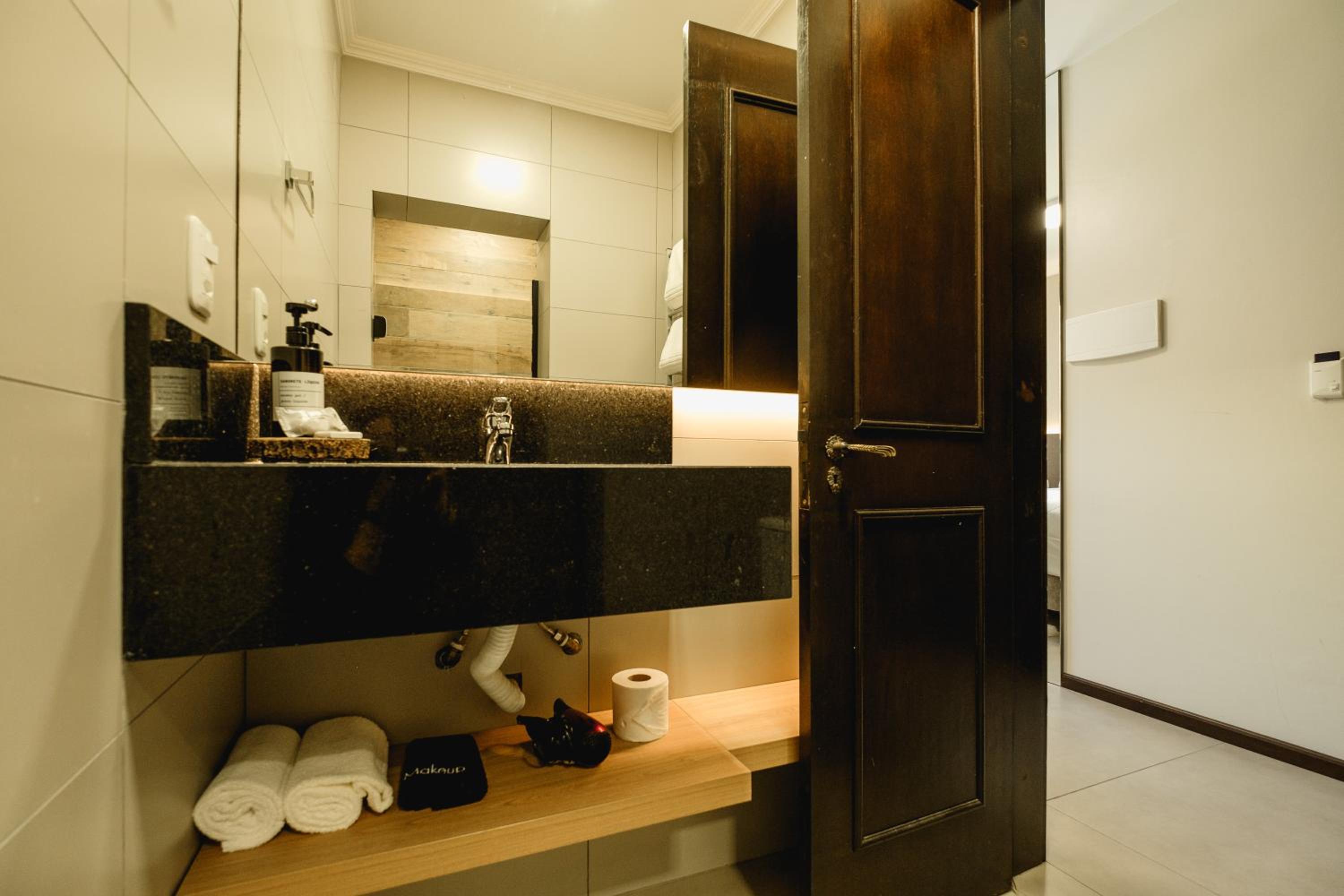 Suite Deluxe with Garden View photo 2