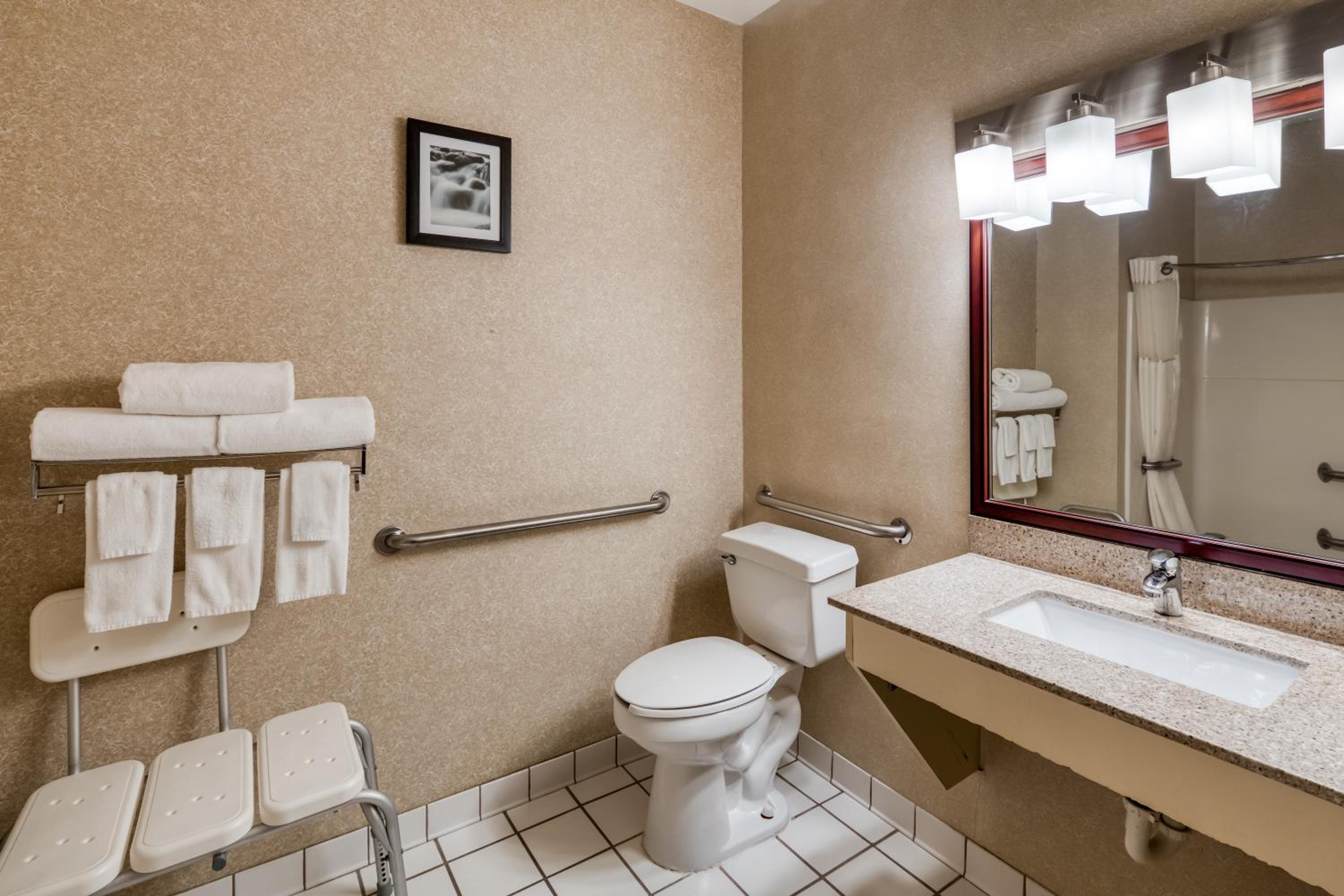 King Room - Accessible/Non-Smoking - Photo 3