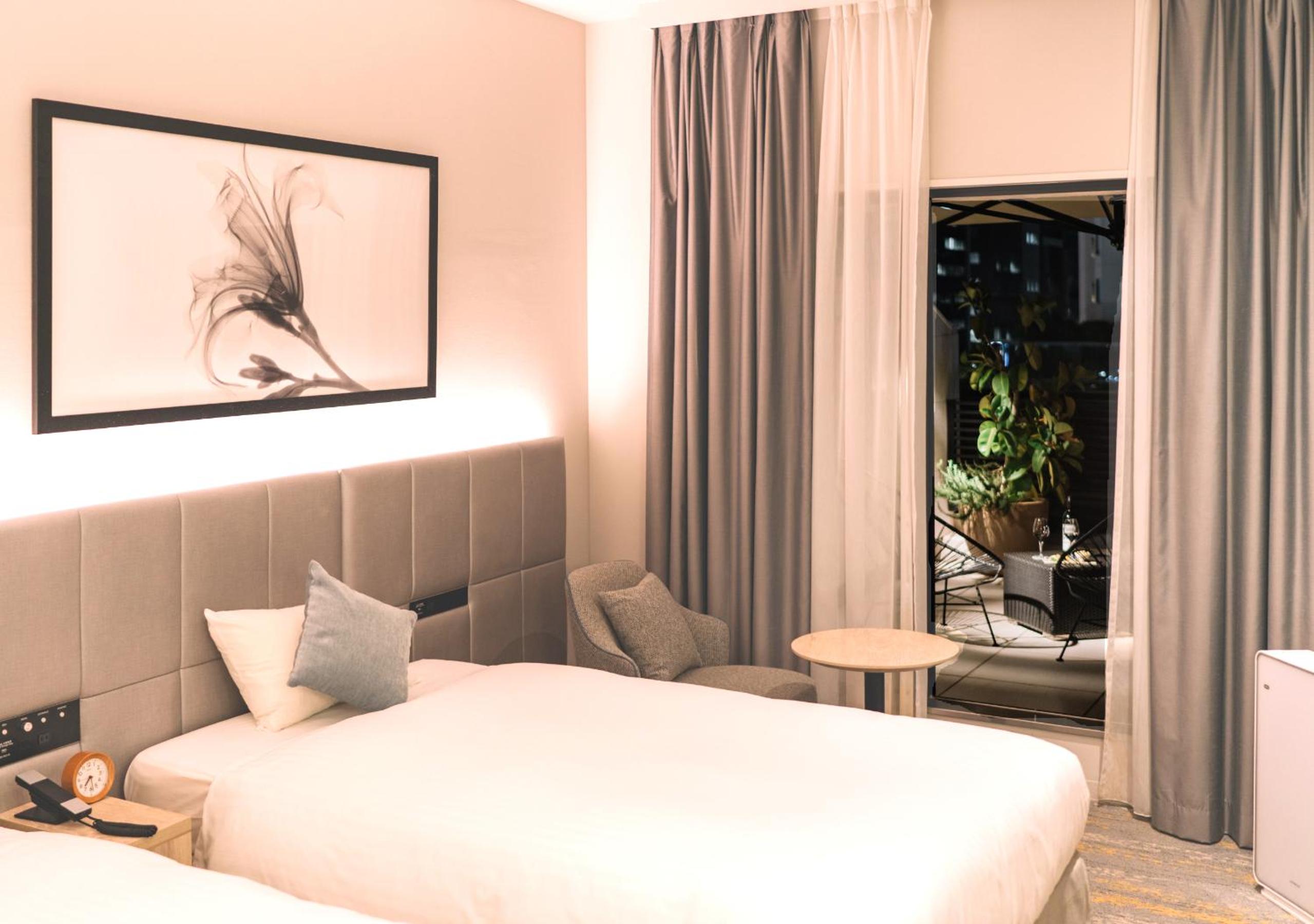 Twin Room with Balcony - Non-Smoking - Photo 30