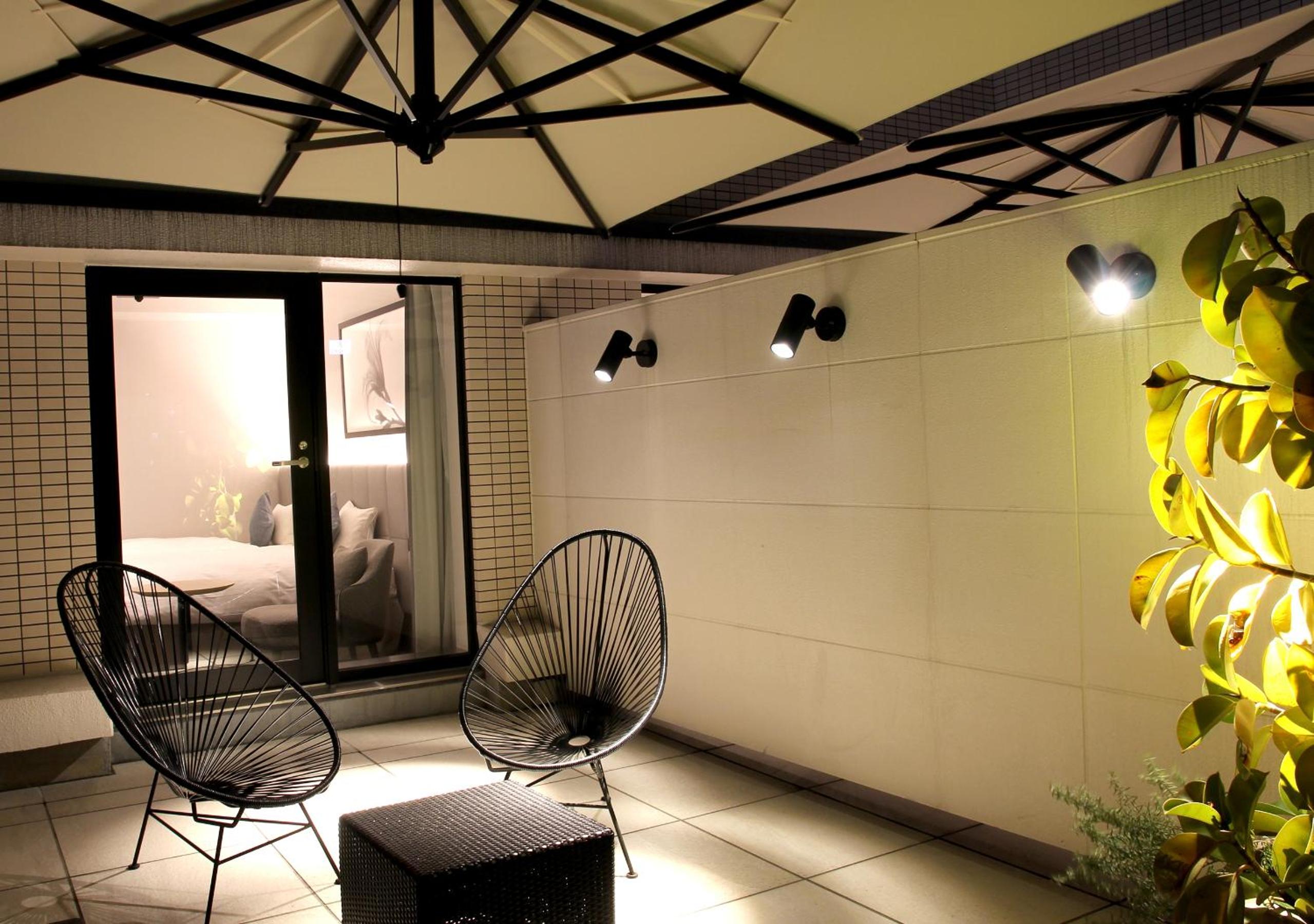 Twin Room with Balcony - Non-Smoking - Photo 3