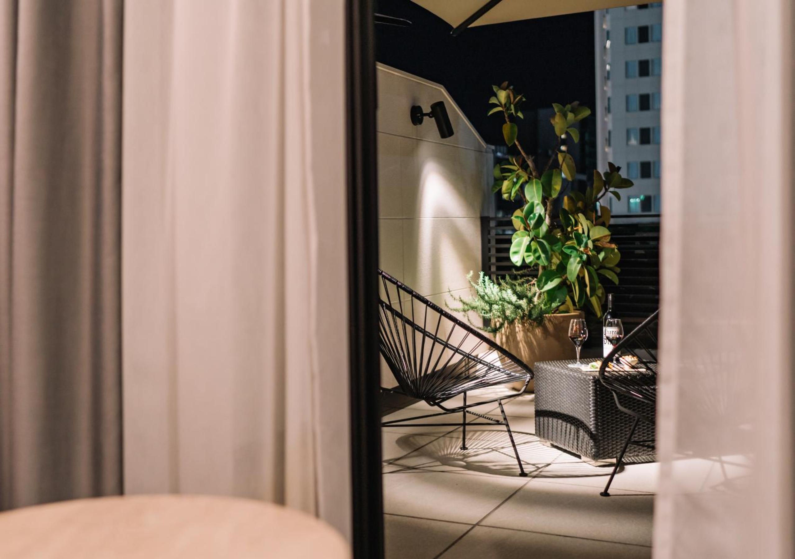 Twin Room with Balcony - Non-Smoking - Photo 2
