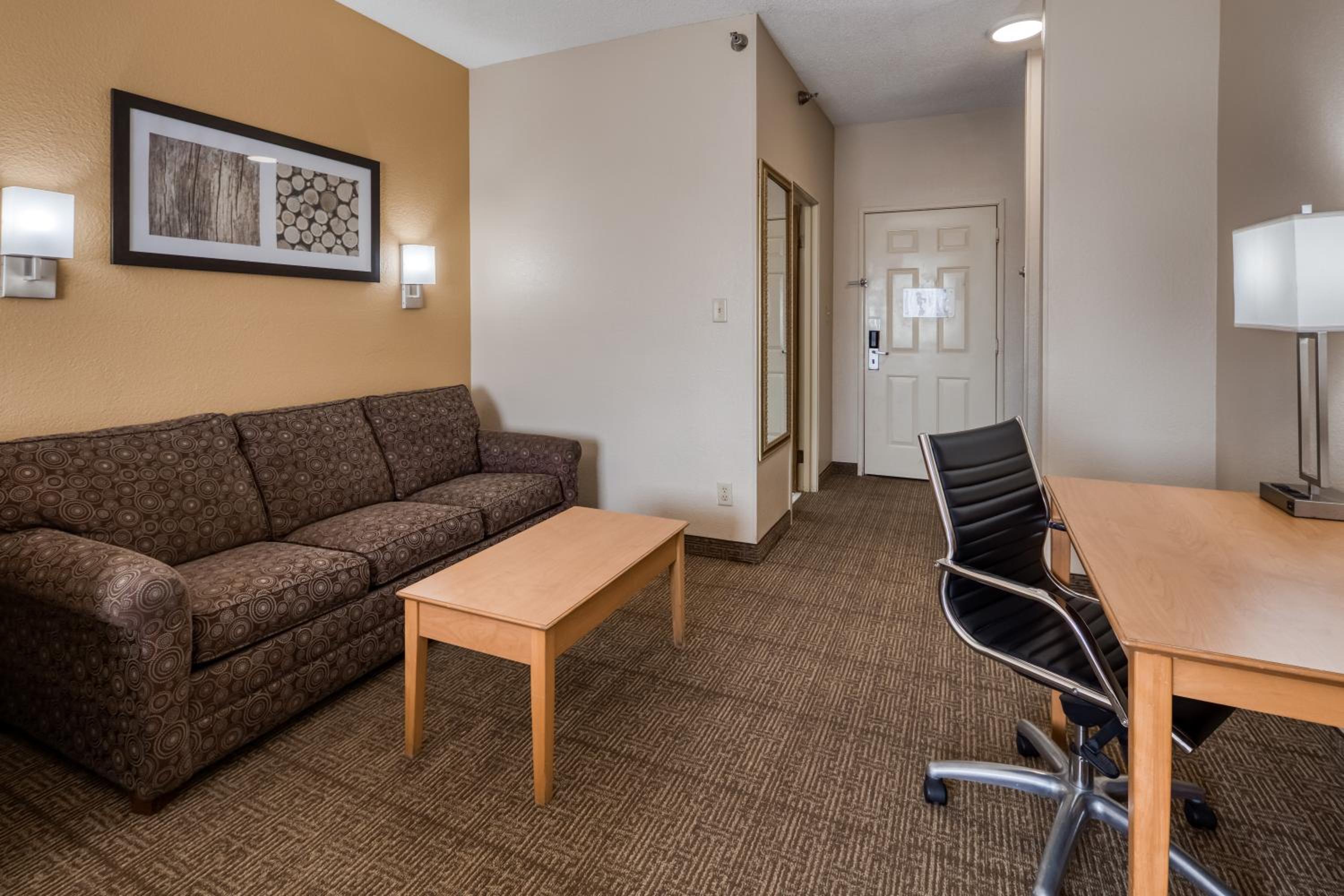 King Suite - Non-Smoking - Photo 8