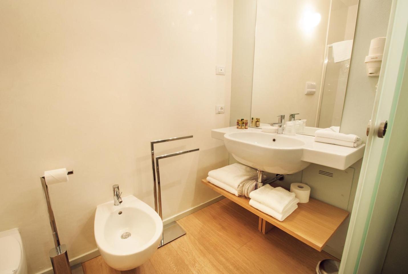 Double or Twin Room photo 3