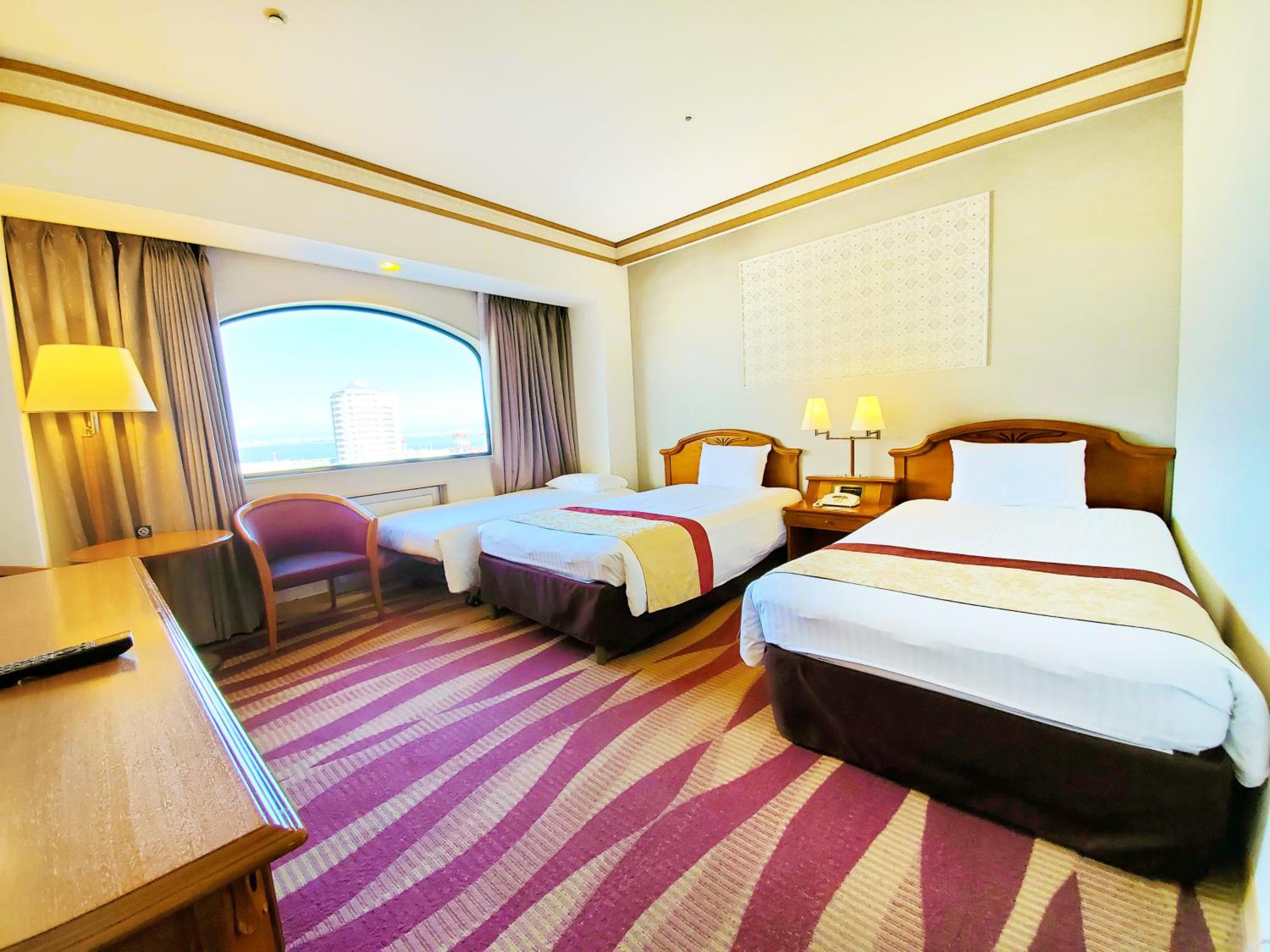 Deluxe Triple Room- Non-Smoking  - Photo 2