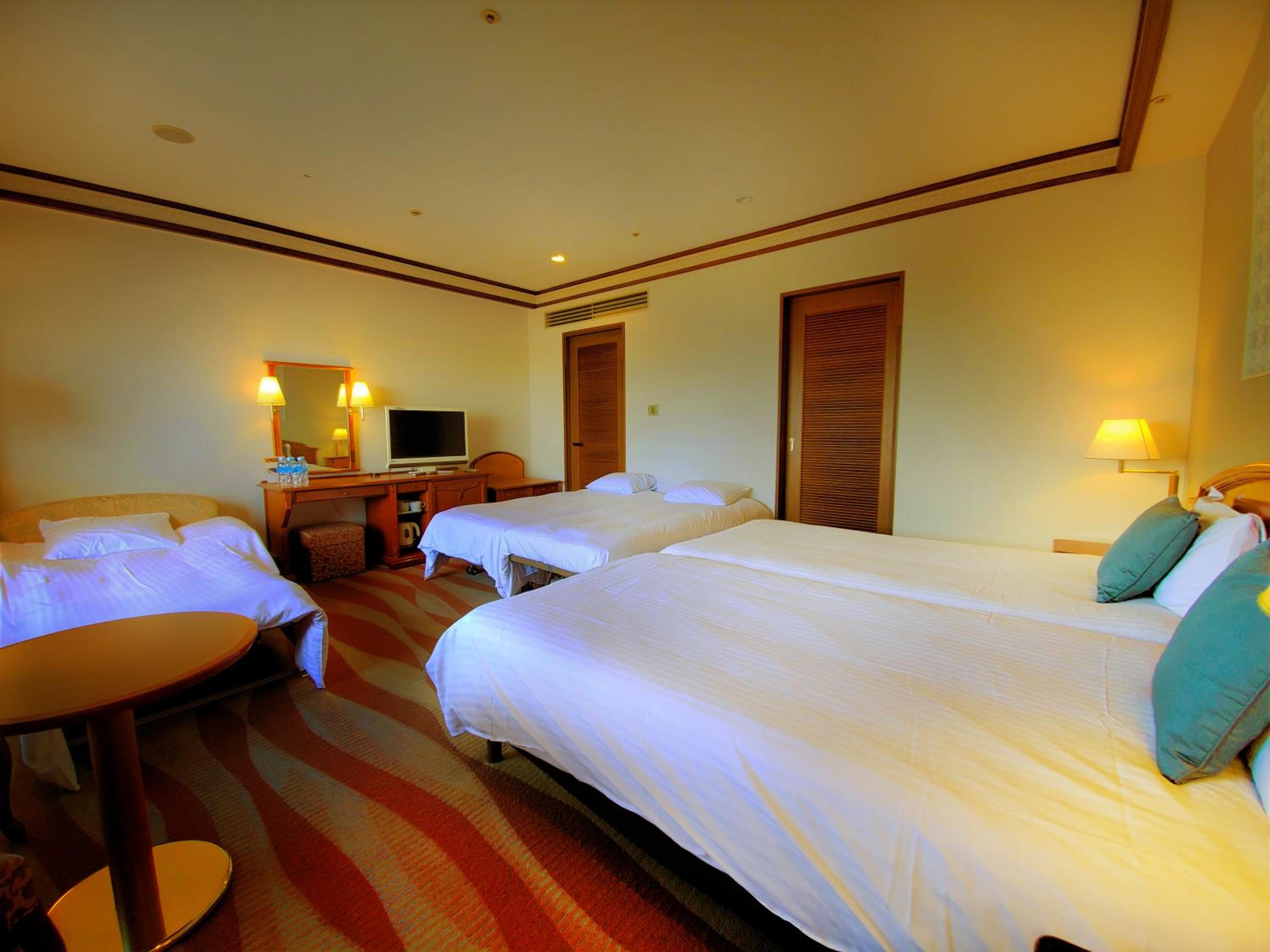 Corner Twin Room with view bath ( Extra Bed from 3 Adult) - Non-Smoking - Photo 1