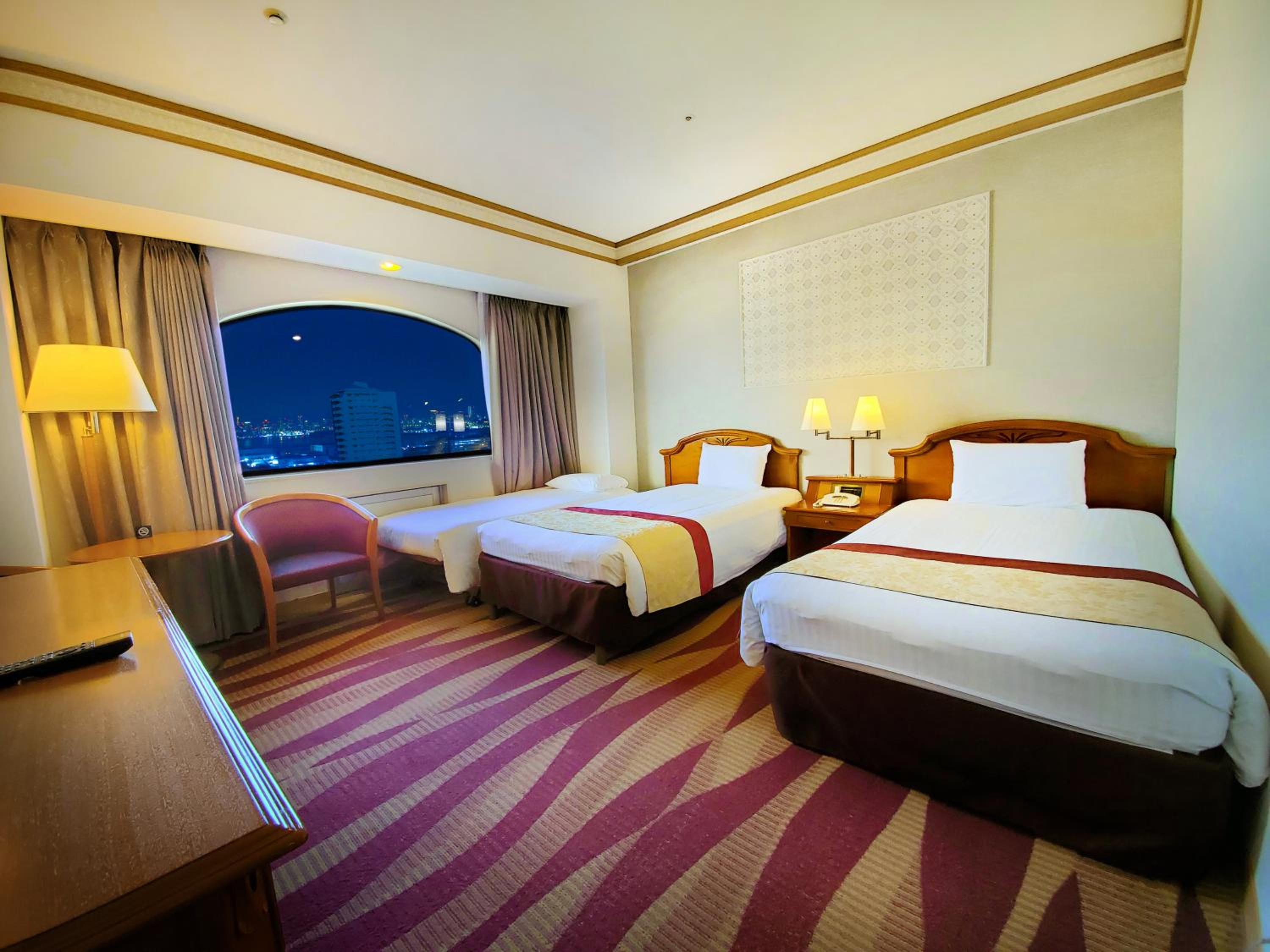 Deluxe Triple Room- Non-Smoking  - Photo 1