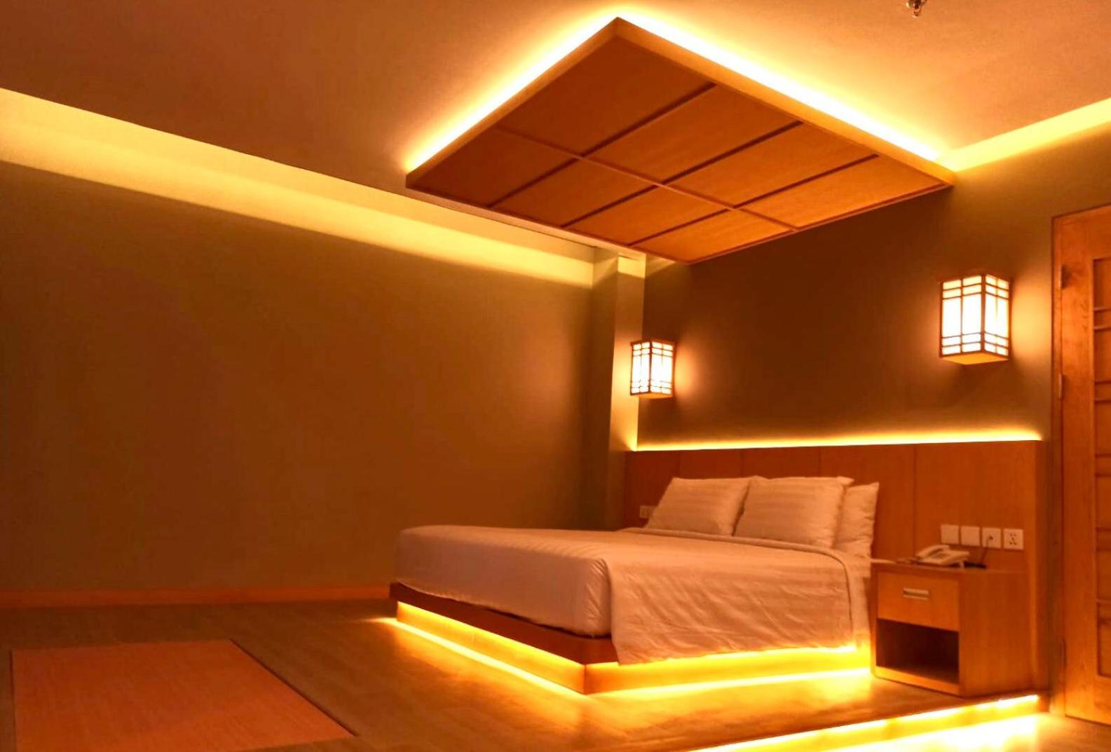 Executive Suite - Photo 1