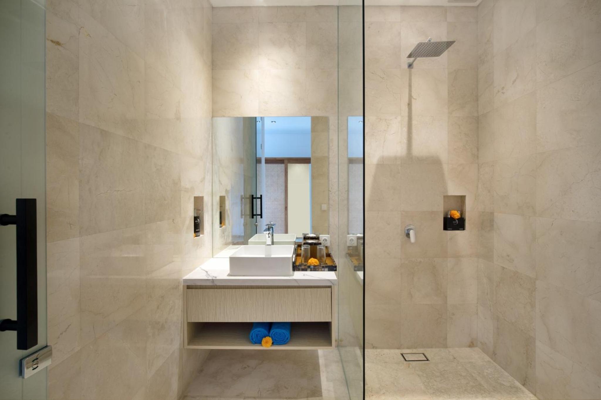 Three-Bedroom Villa with Private Pool - Photo 9