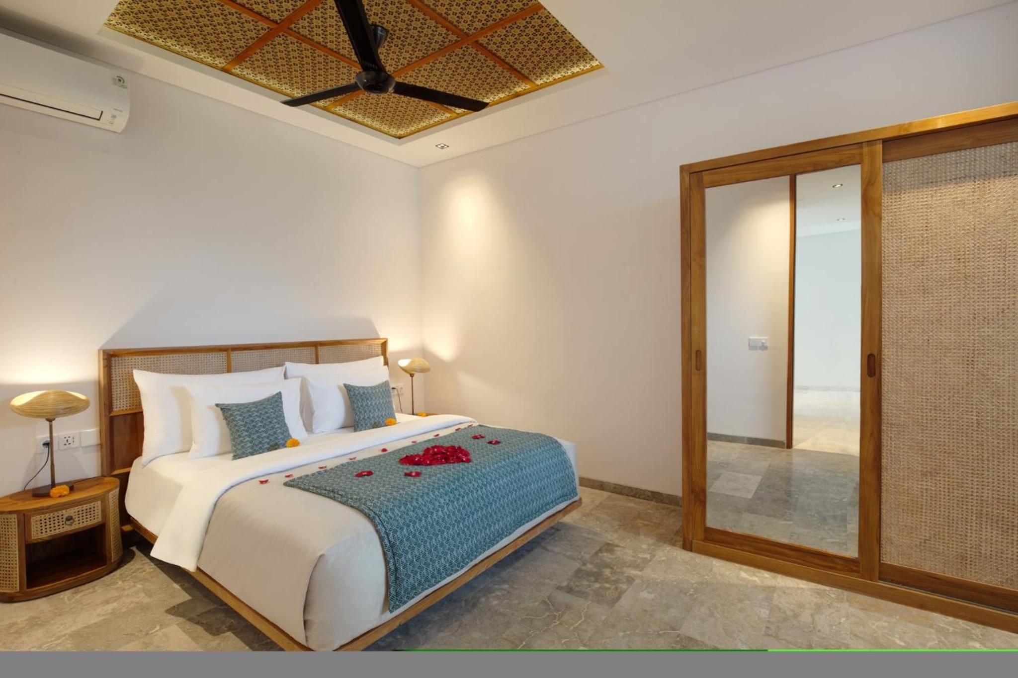 Three-Bedroom Villa with Private Pool - Photo 6