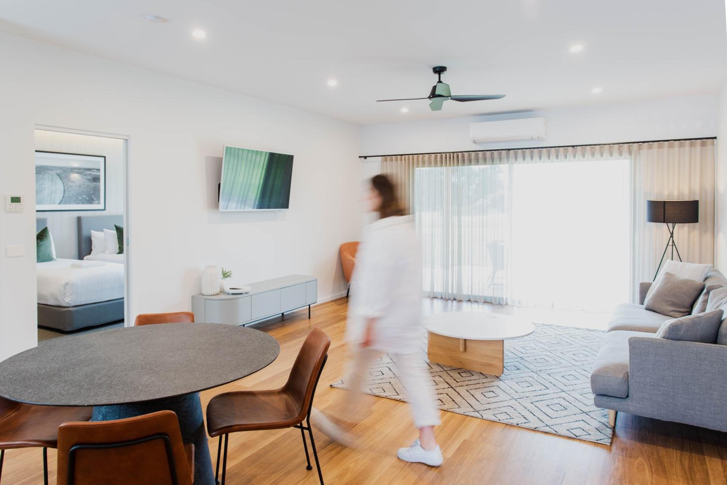 Two-Bedroom Suite - Photo 8