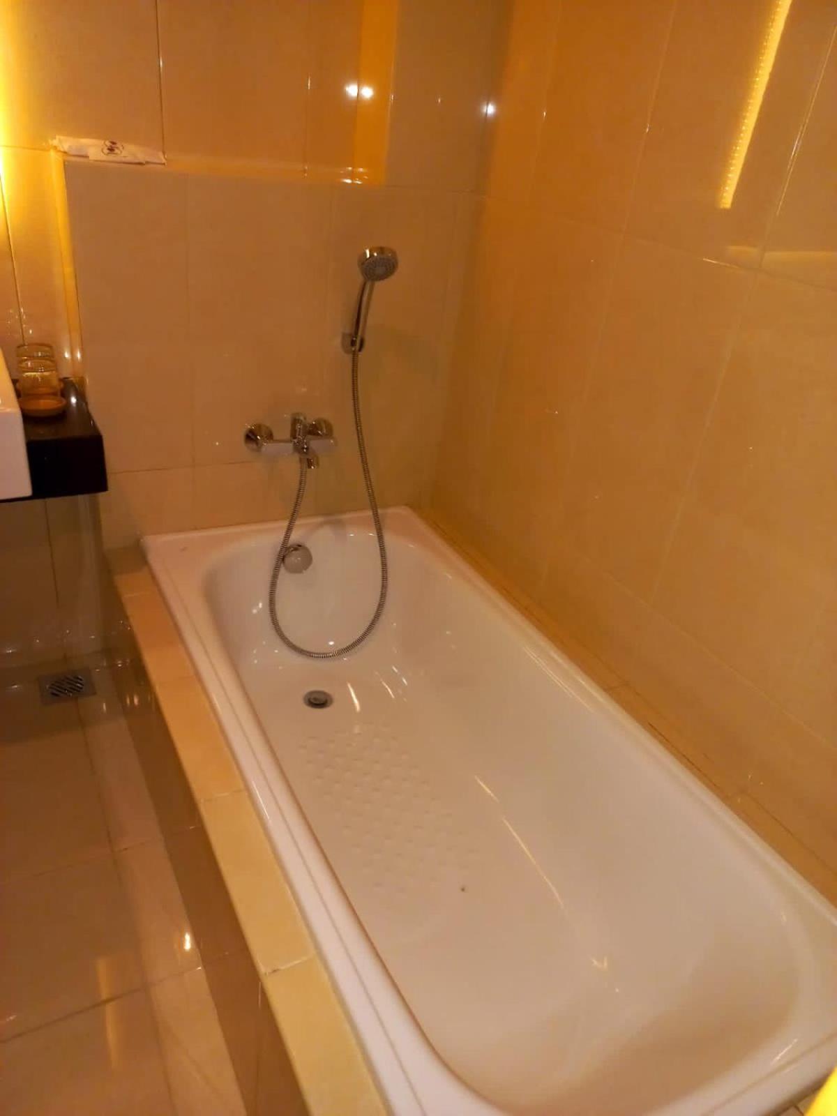 Executive Suite - Photo 2