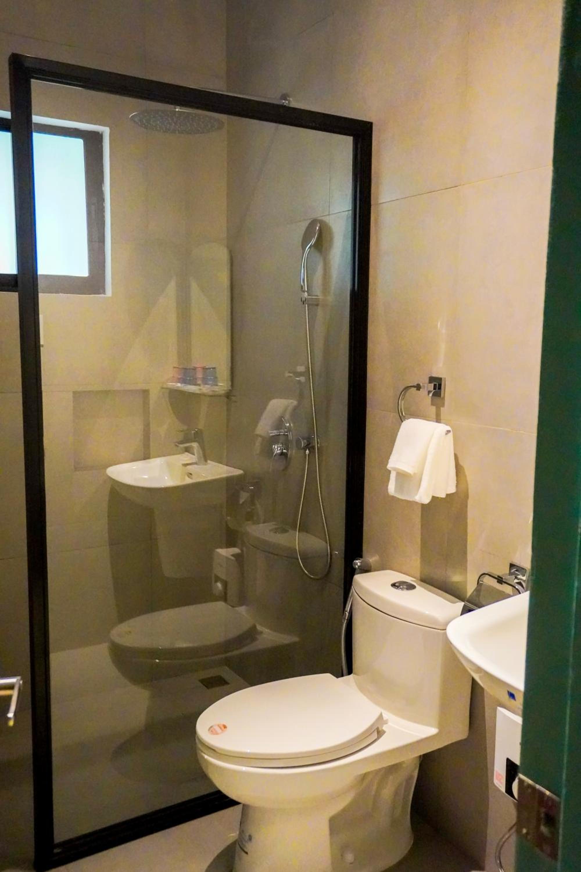 Small House - Photo 4