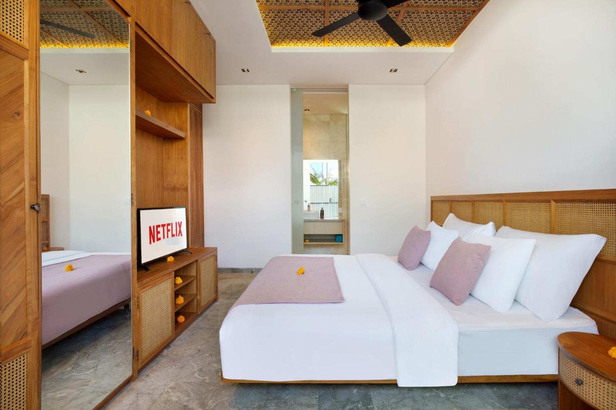 Three Bedroom Villa with Private Pool & Waterslide - Photo 11