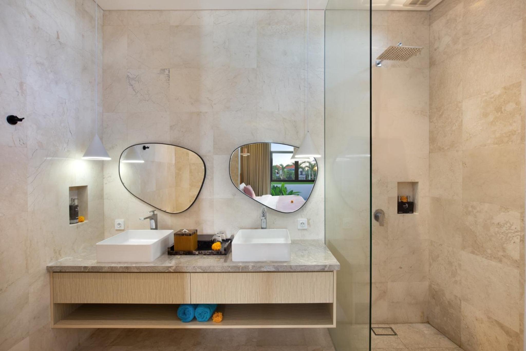 Three Bedroom Villa with Private Pool & Waterslide - Photo 2