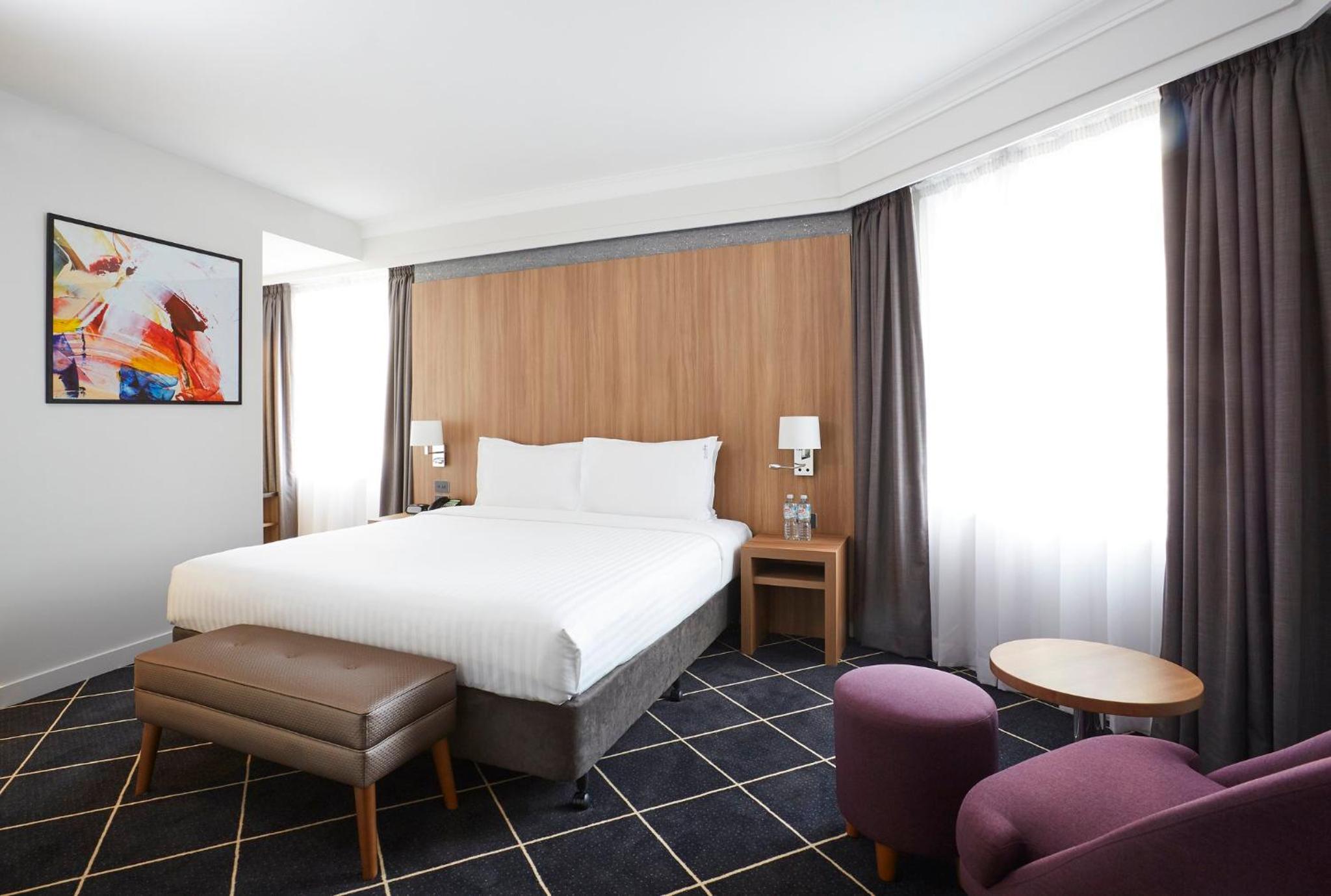 Executive Suite - Photo 13