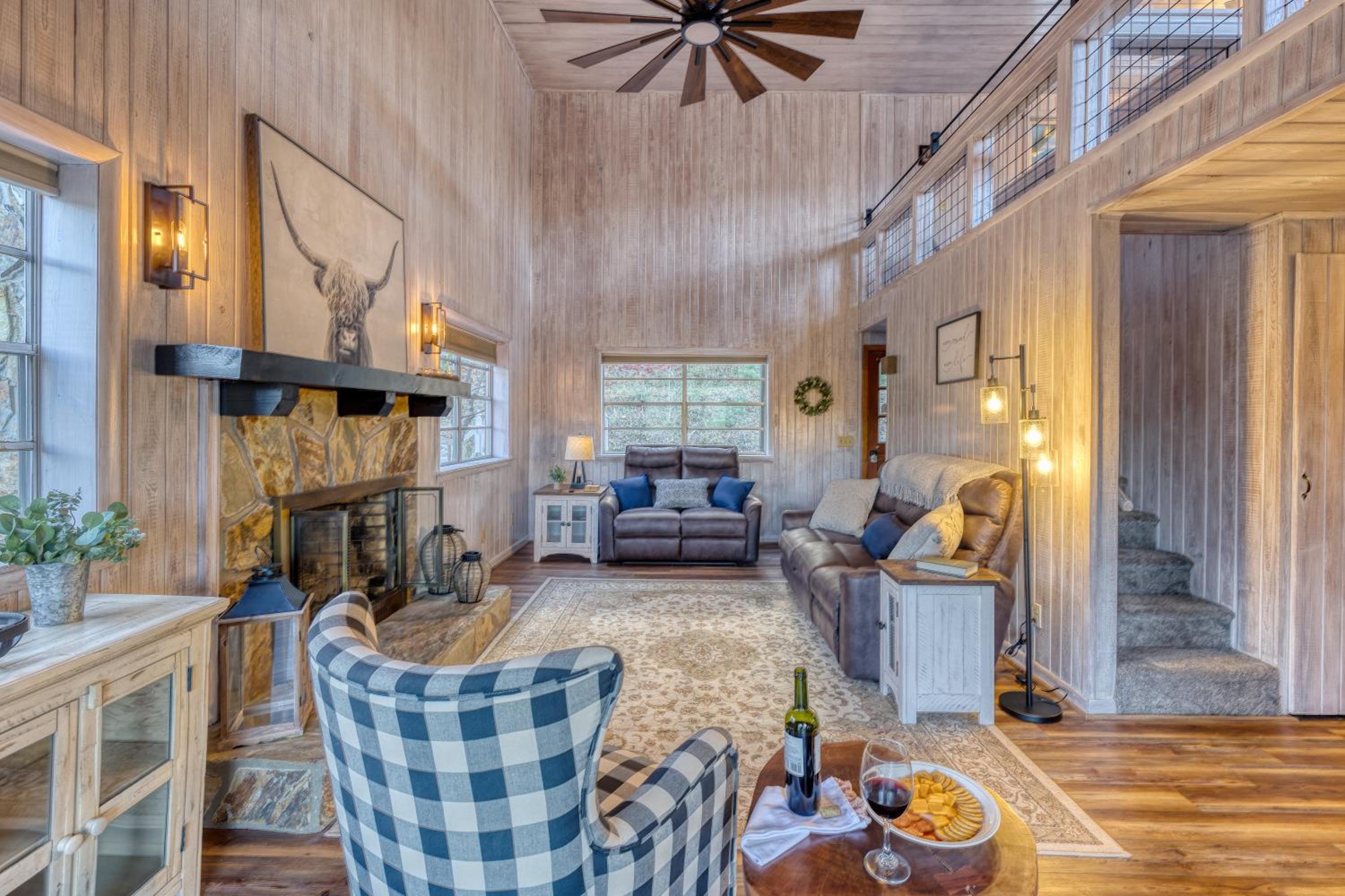 Five-Bedroom House photo 1