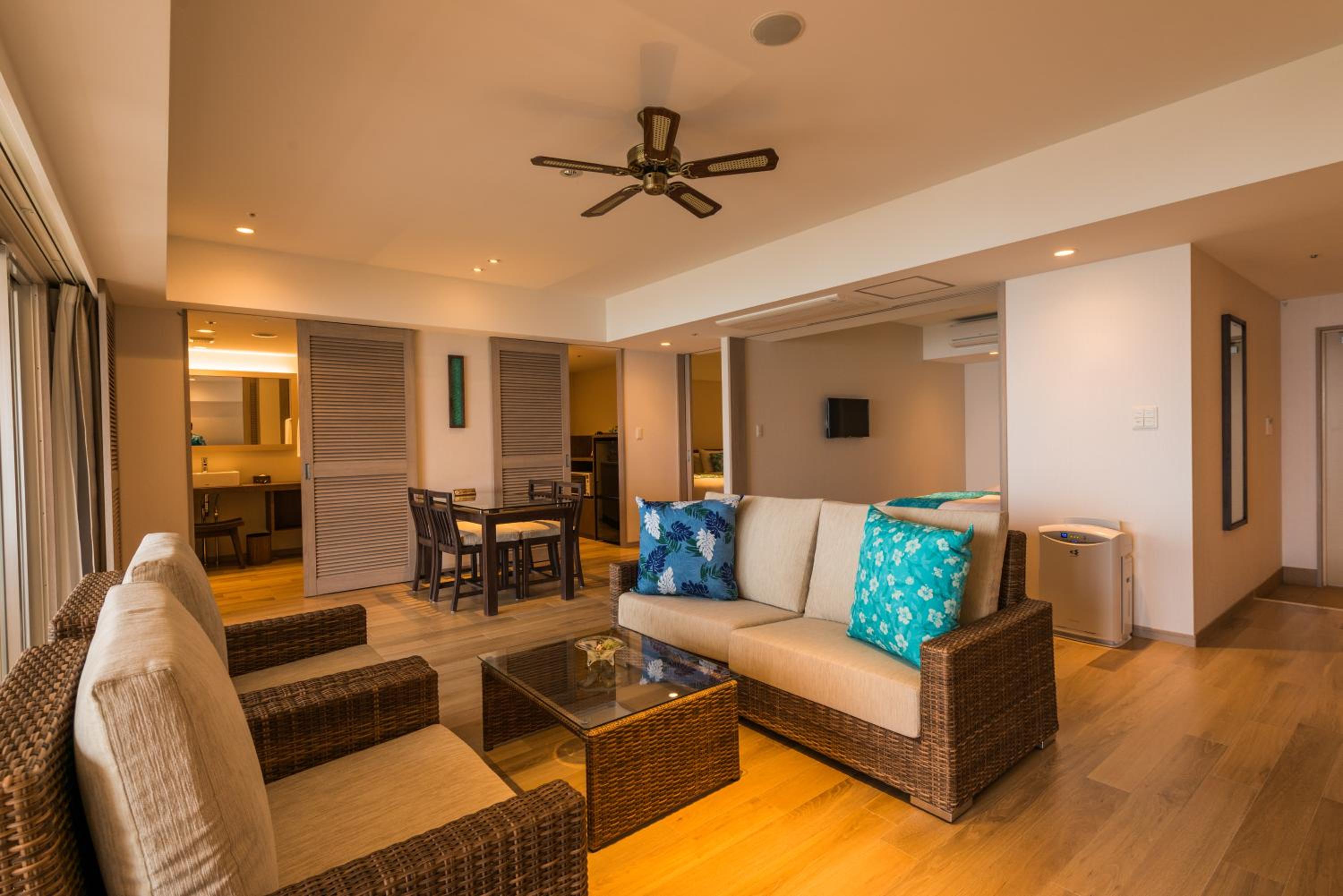 Suite in Annex Bldg - Photo 5