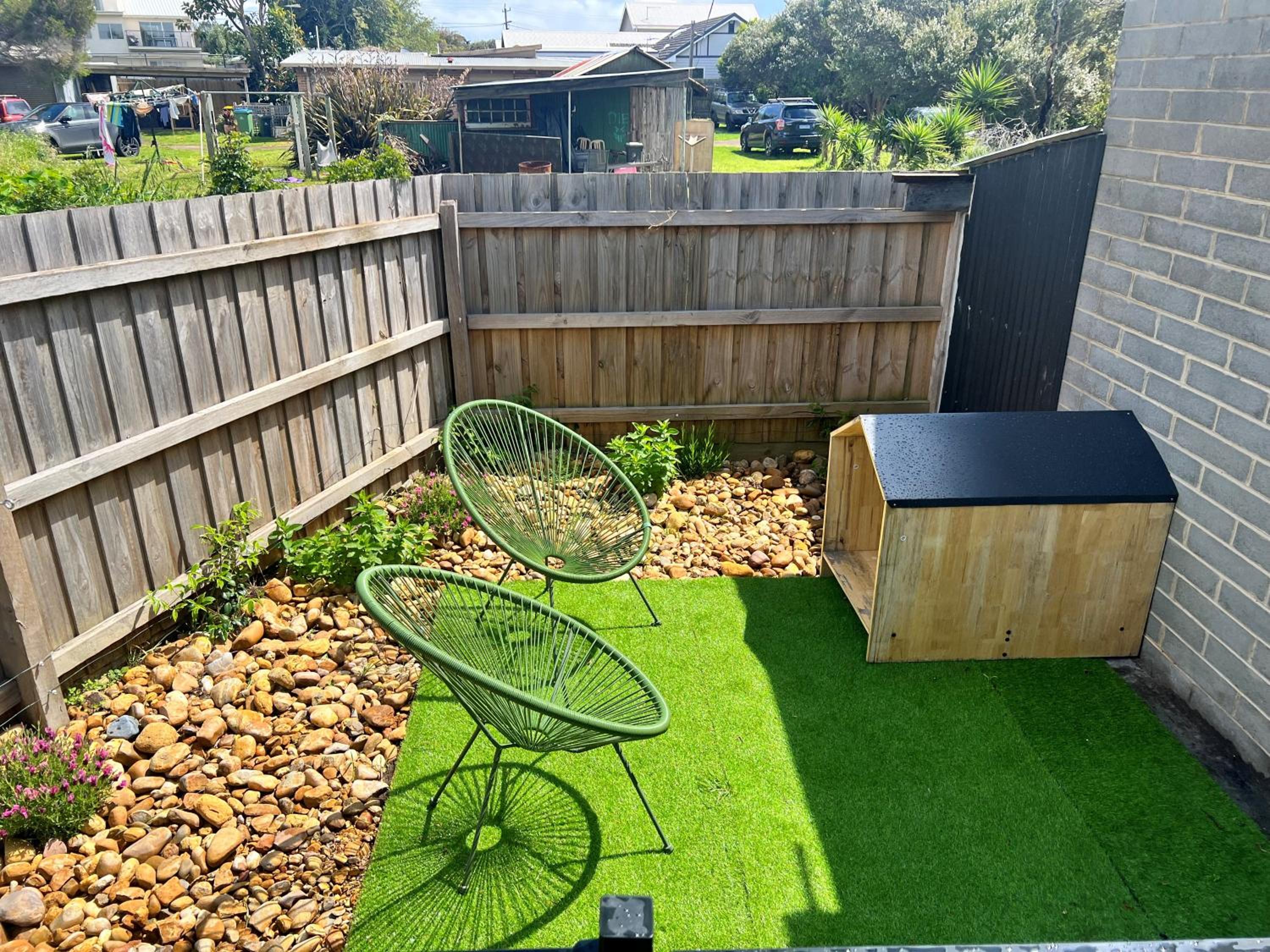 Queen room with courtyard (pet friendly) photo 2