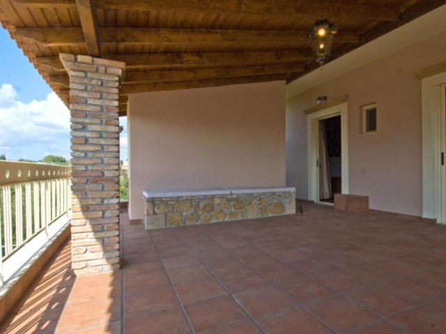 Family Room - Photo 4