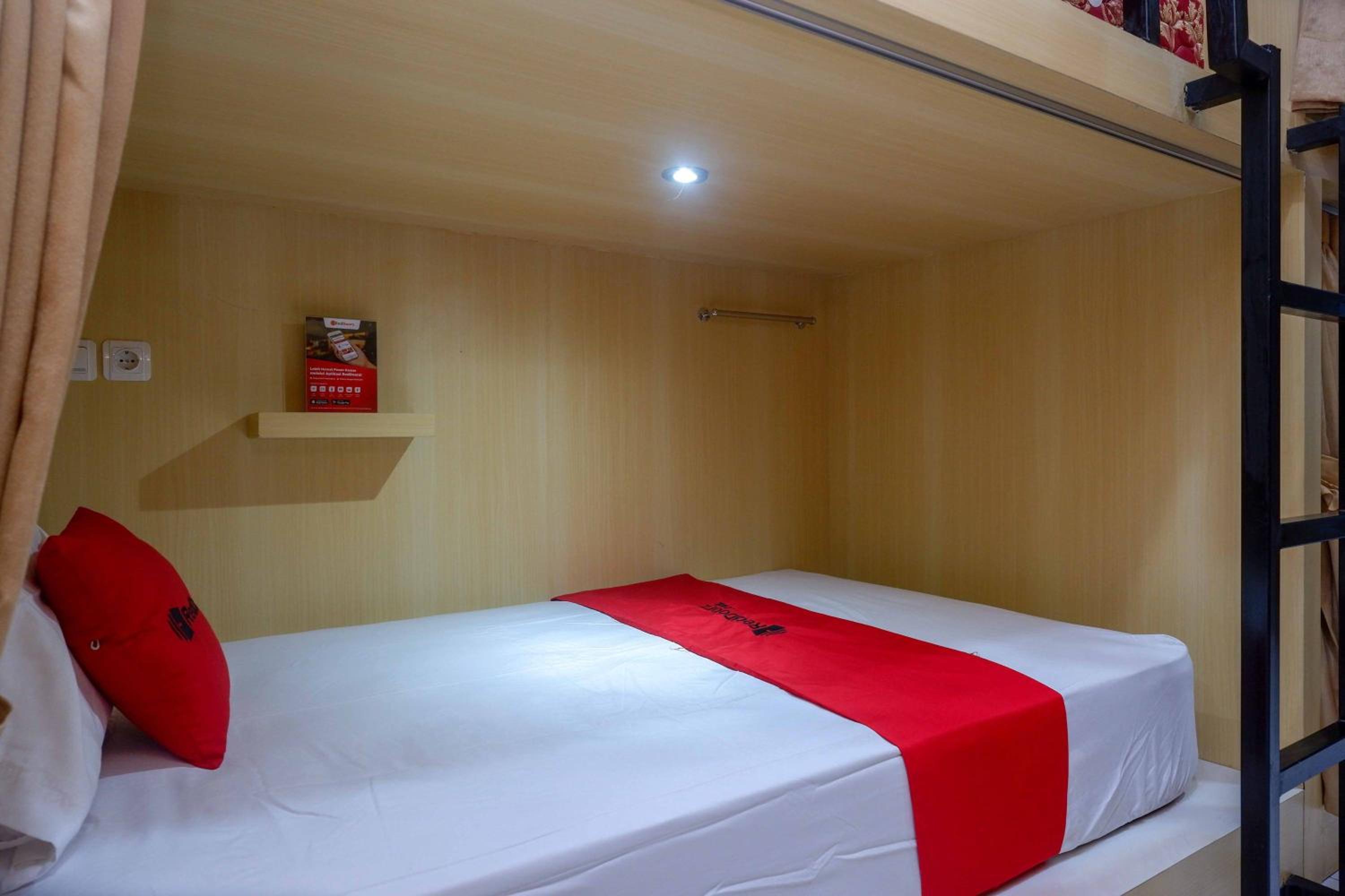Single Bed In Mixed Dormitory Room photo 3